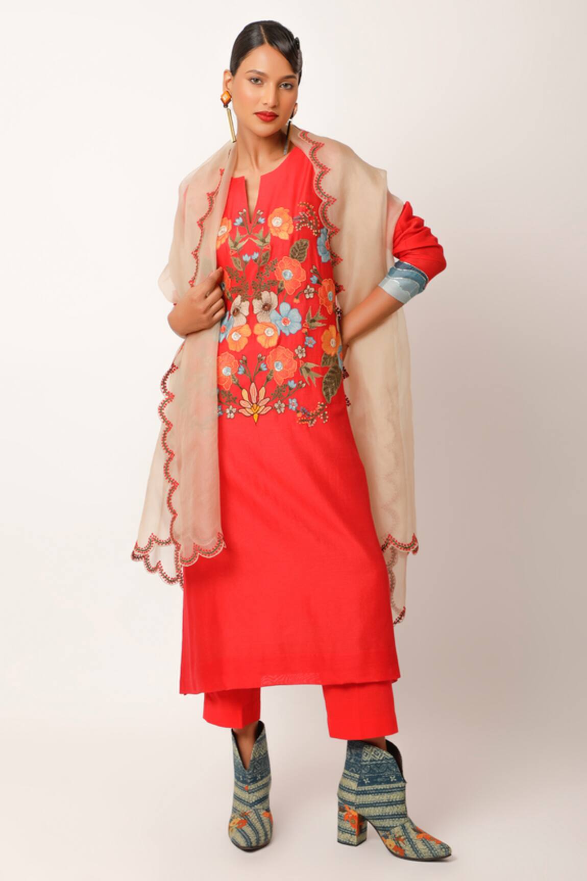 Jajaabor Foliage Embroidered Kurta & Pant Set 