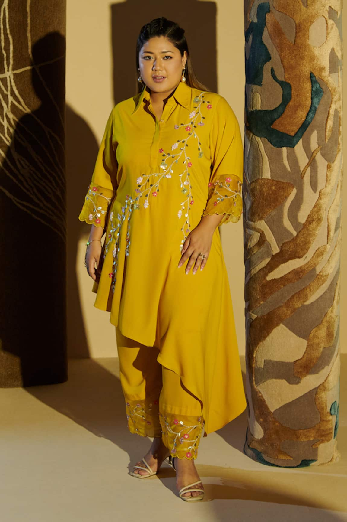 Mamicha Dia Flower Vine Embroidered Kurta With Pant