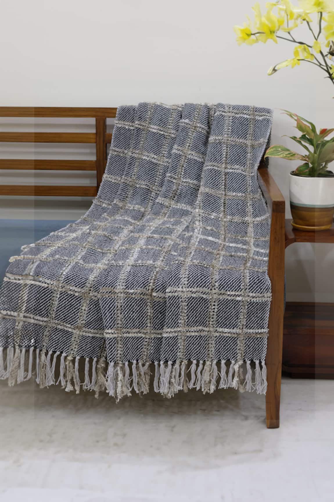 Design Gaatha Handwoven Ornamental Checkered Pattern Throw