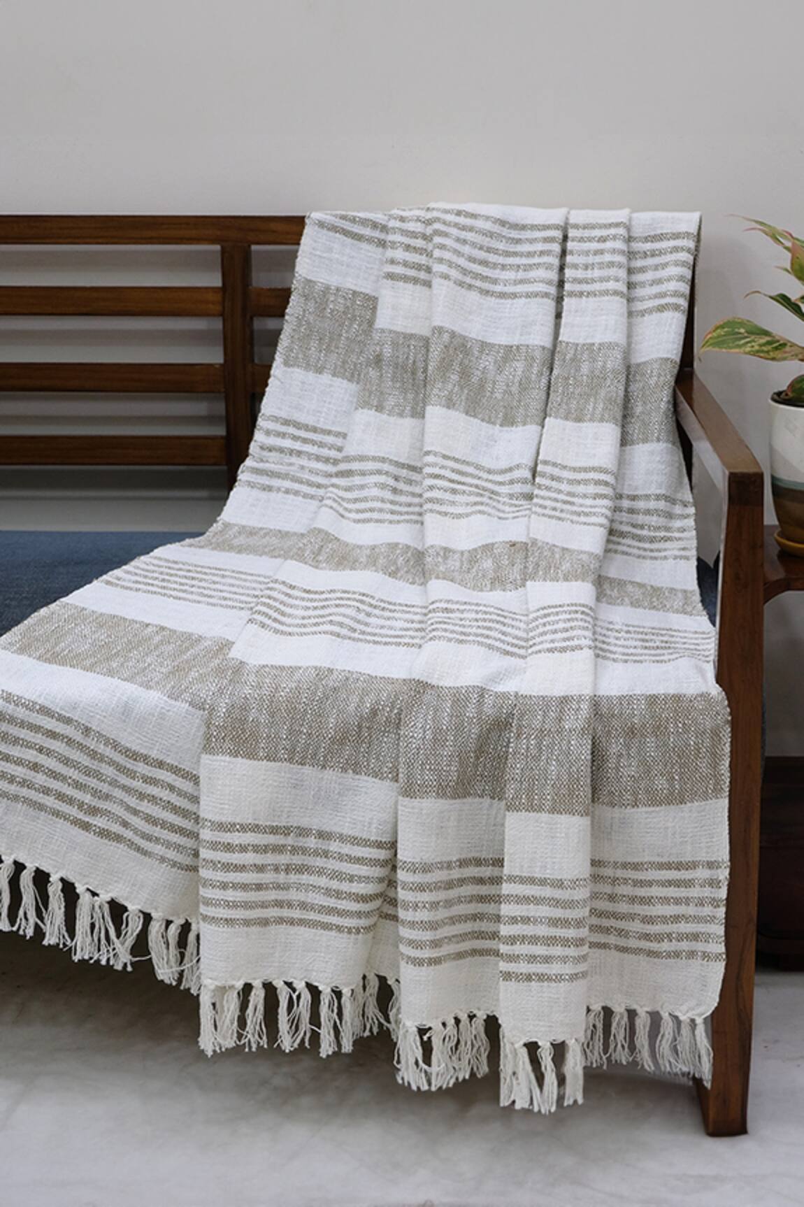 Design Gaatha Handwoven Striped Color Block Throw