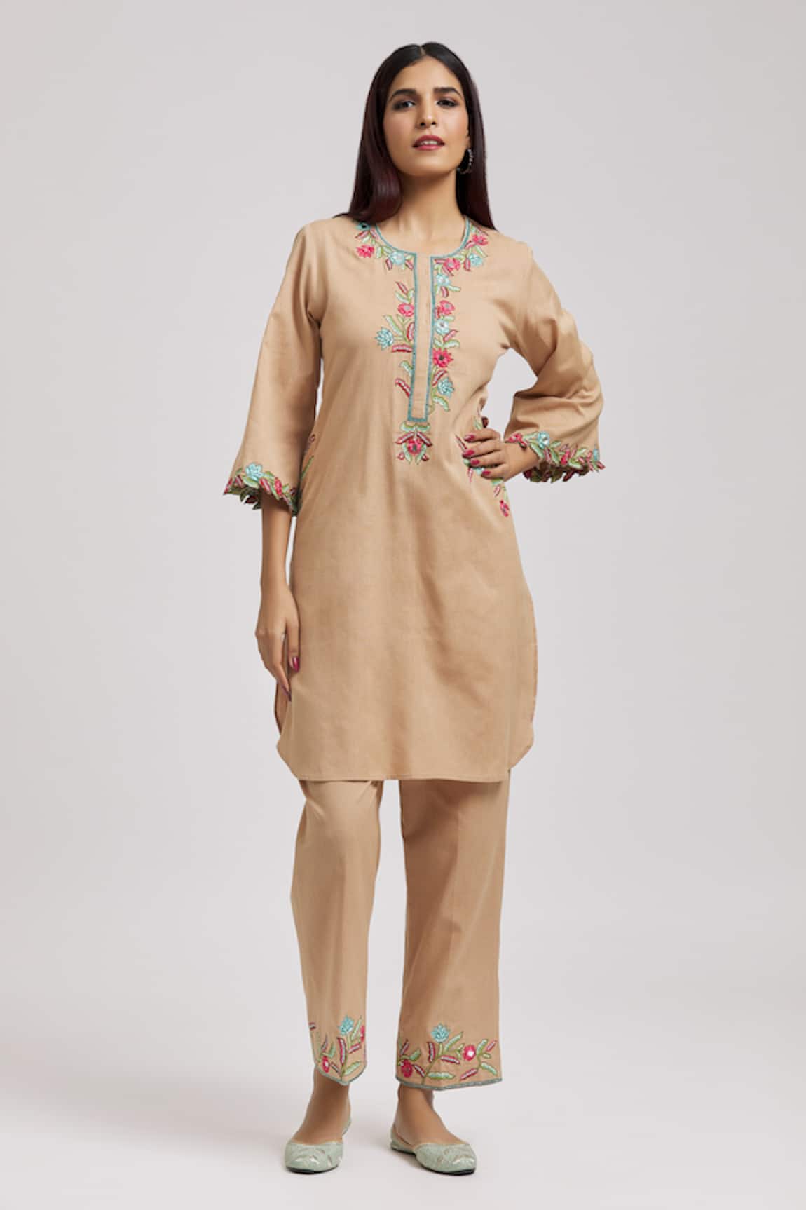 Tarini Vij Bloom Mirror Embroidered Kurta With Pant