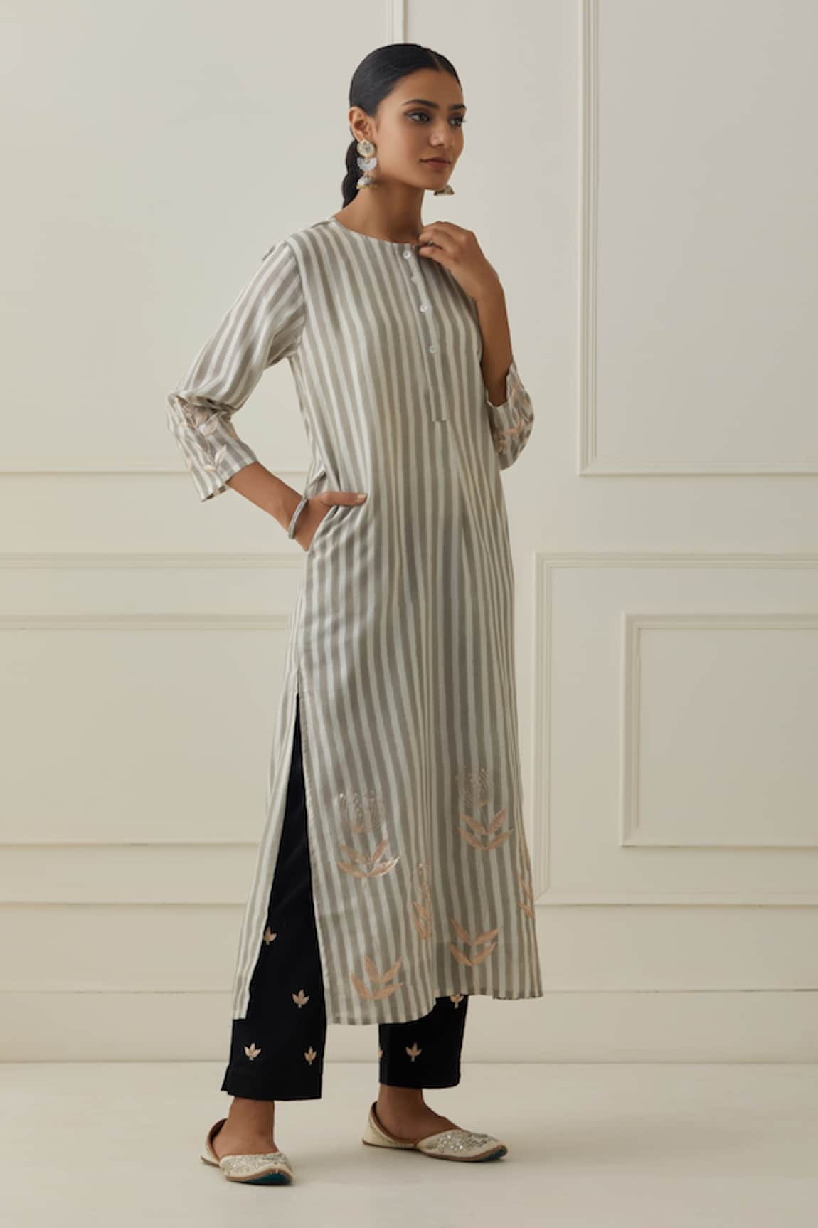 Kamaltaas Stripe Pattern Straight Fit Kurta