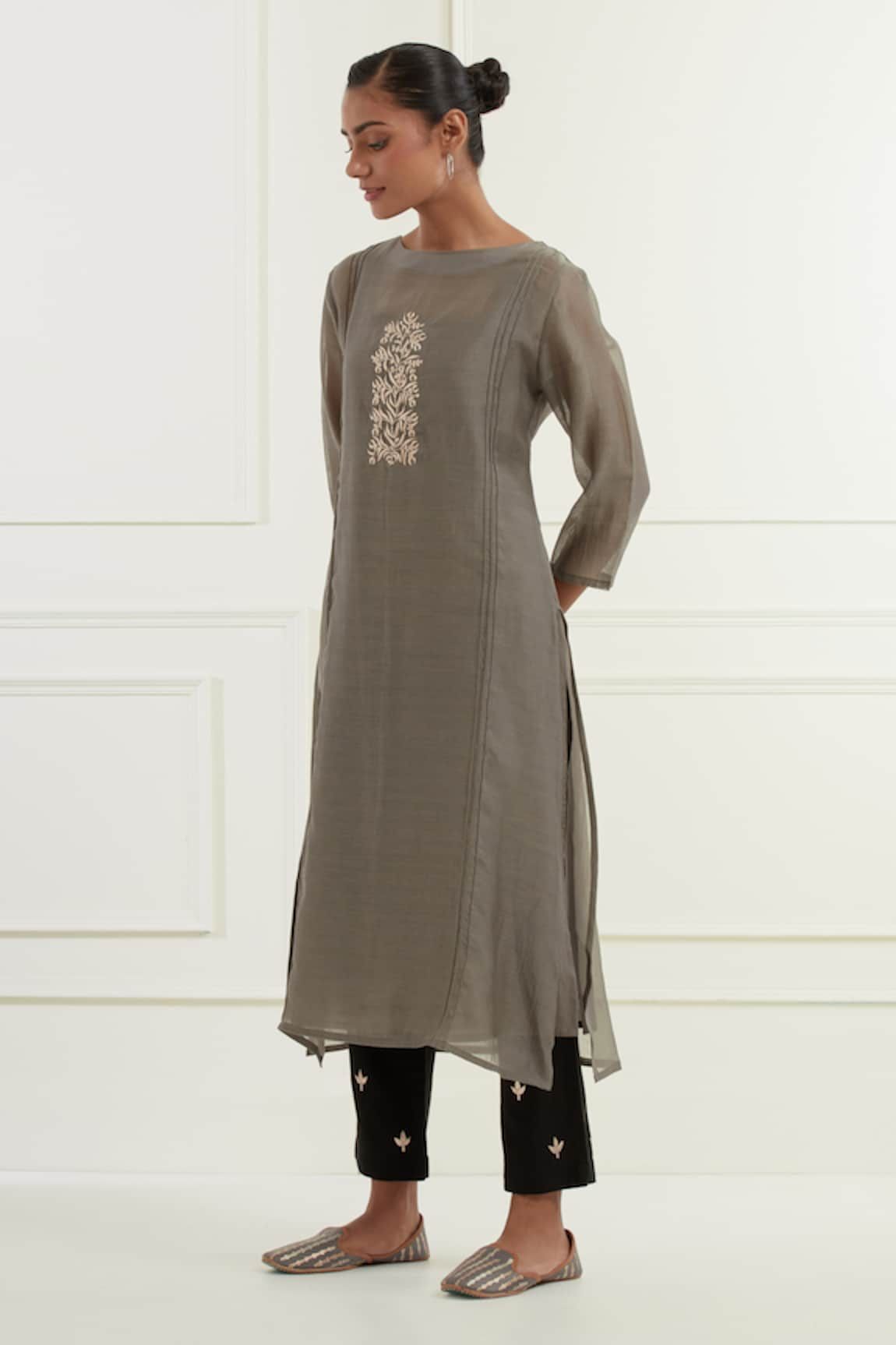 Kamaltaas Placement Pitta Embroidered Kurta