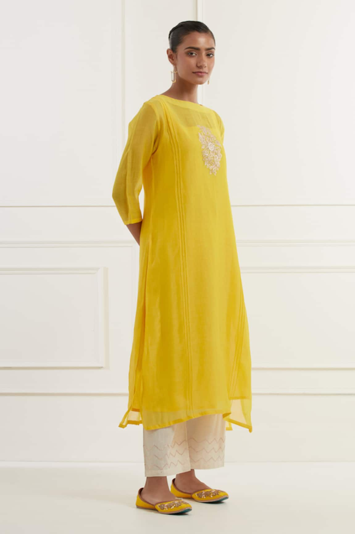 Kamaltaas Placement Floral Pitta Embroidered Kurta