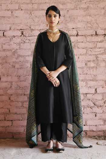 Karaj Jaipur A-Line Plain Kurta Scalloped Pant Set 