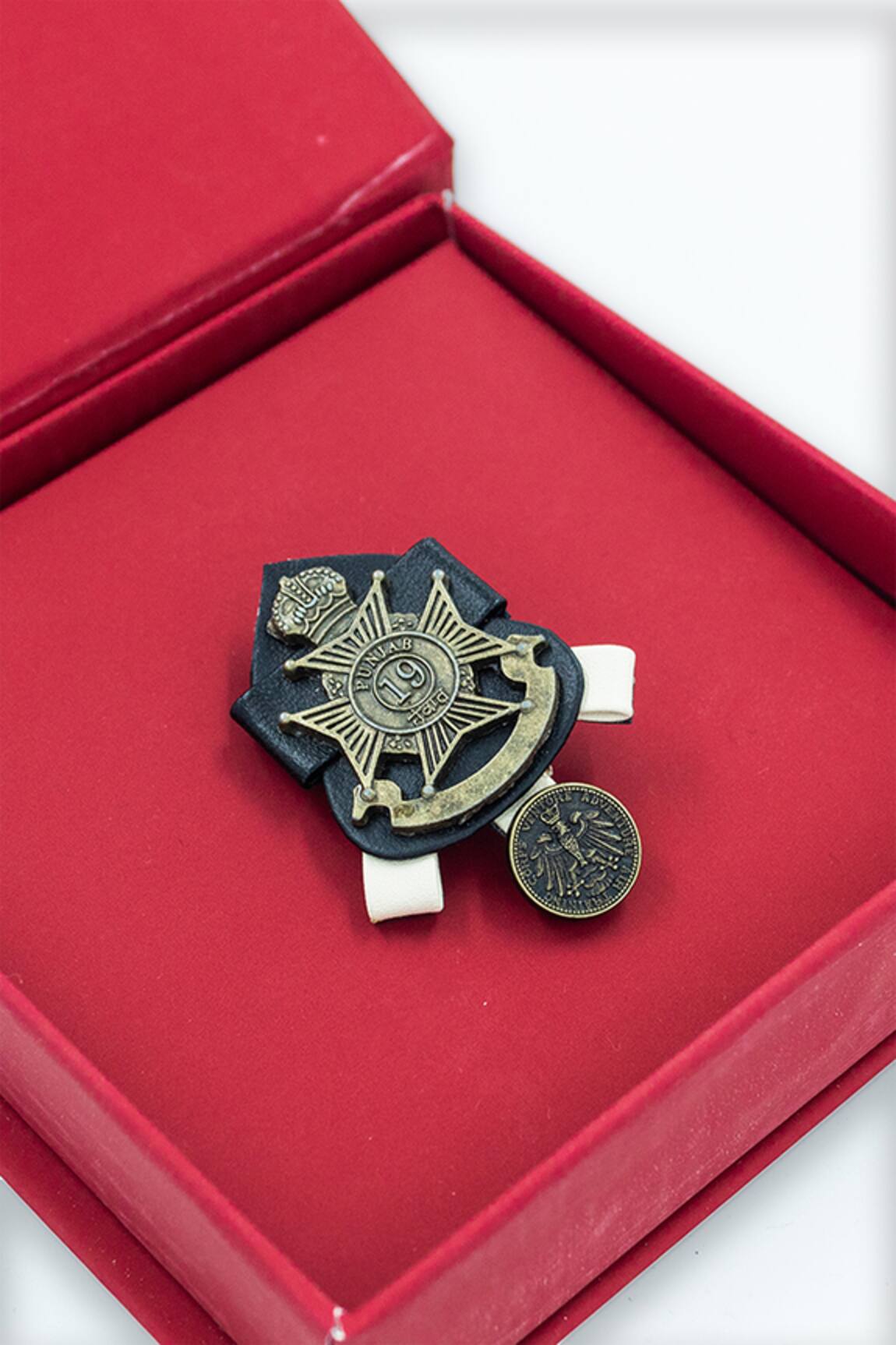 S&N by Shantnu Nikhil Metallic Crest Detailed Brooch