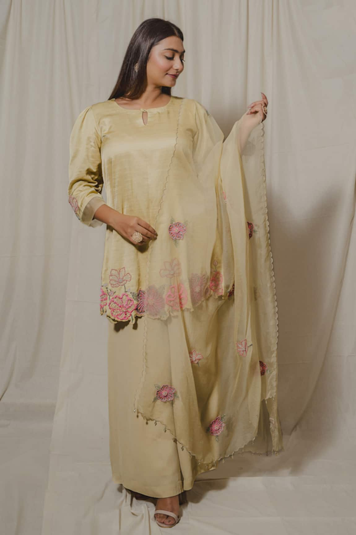 SHINOR Floral Embroidered Kurta Palazzo Set