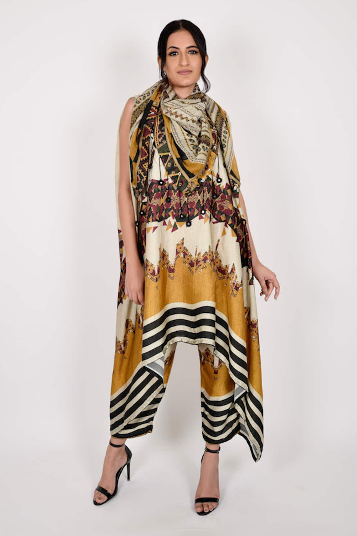 Anmol Kakad Geometric Pattern Tunic Set With Stole