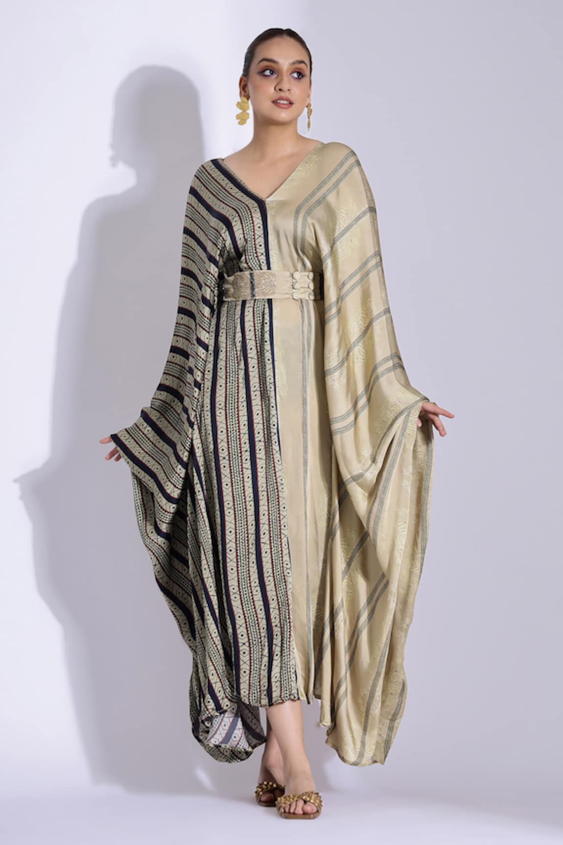 Studio Surbhi Linear Digital Print Kaftan With Belt