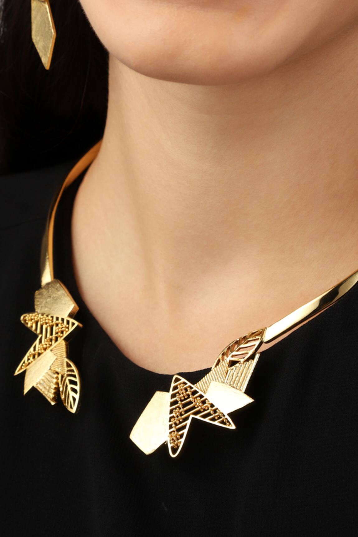 Itrana Cutwork Open Necklace