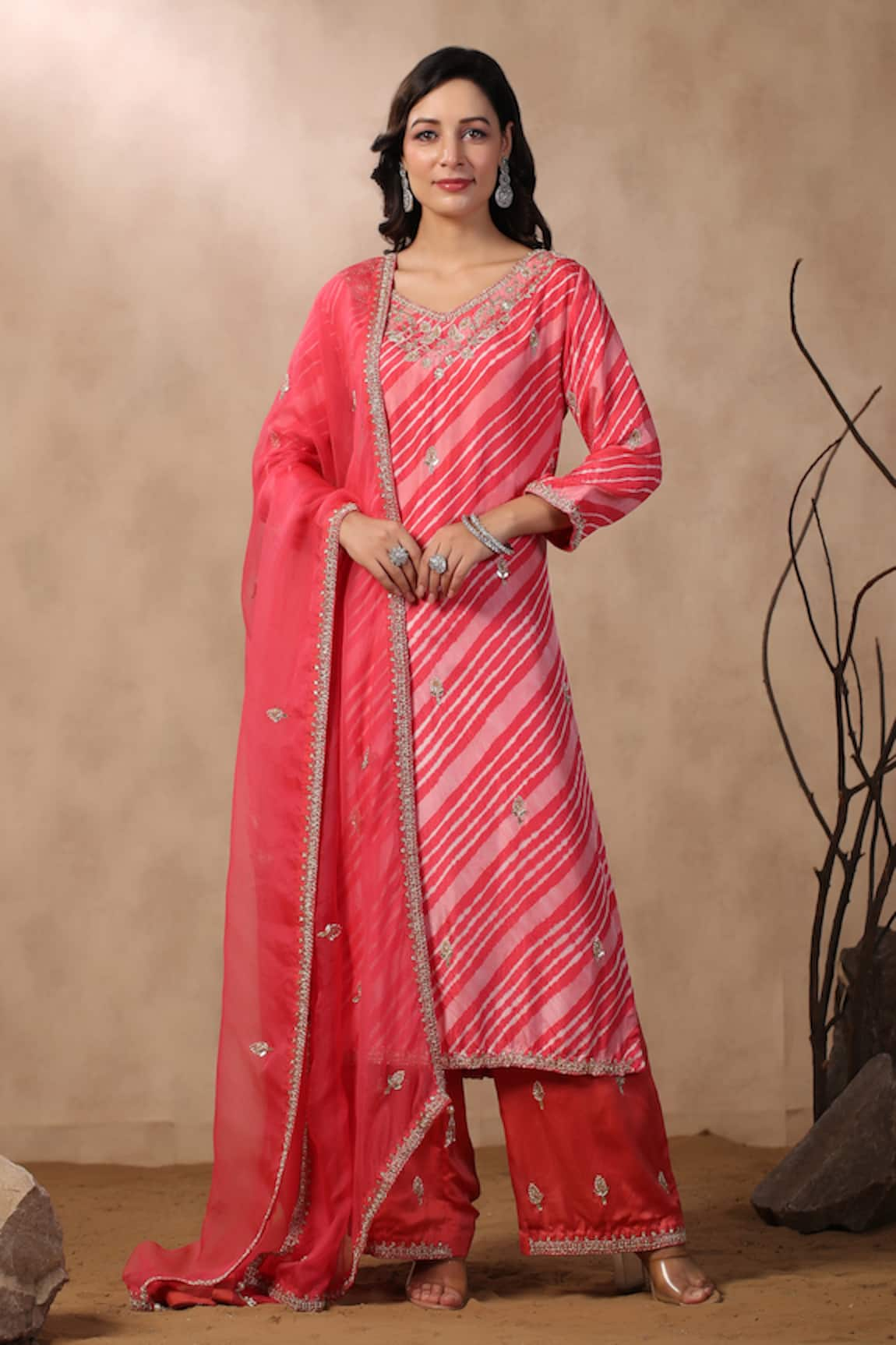 Palak Khandelwal Silk Leheriya Pattern Kurta Set