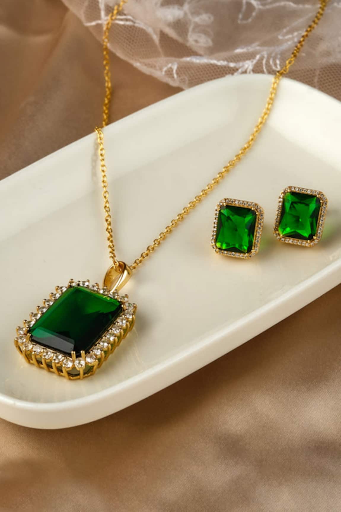 Totapari Embellished Pendant Necklace Set