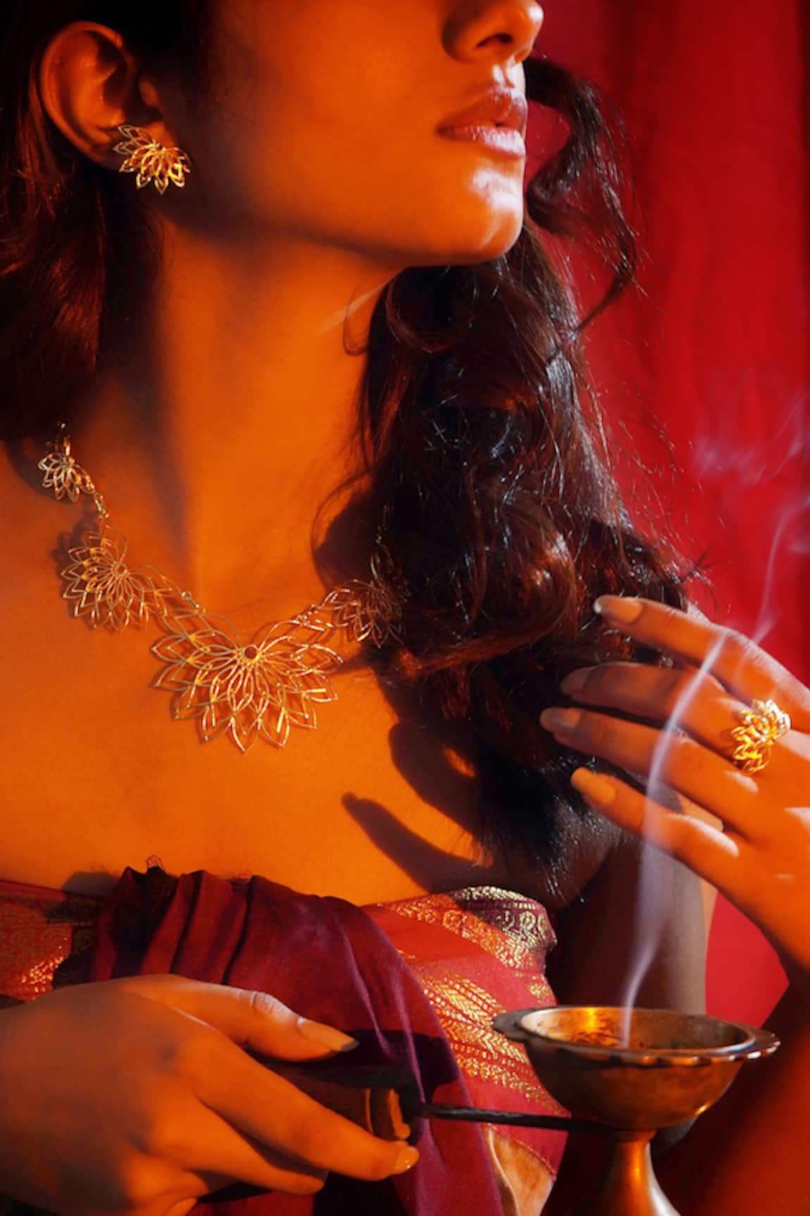 Totapari Embellished Jal Mahal Necklace Set