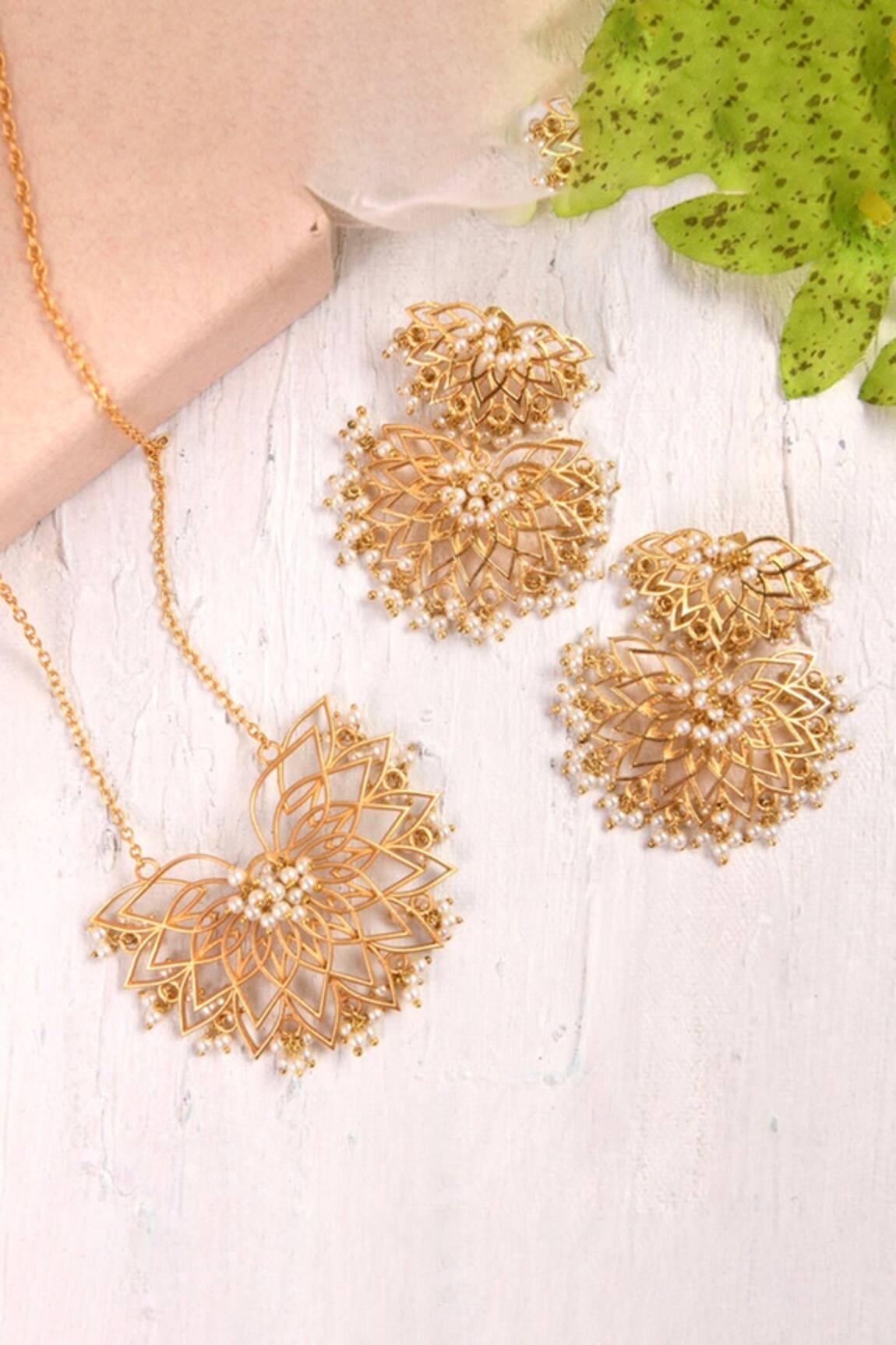 Totapari Embellished Mohini Pendant Necklace Set 