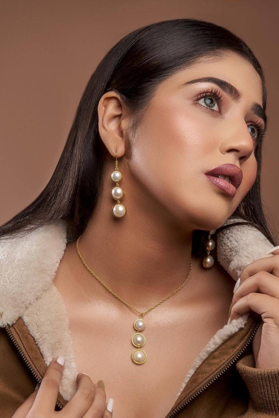 Totapari Glimmer Pearl Drop Necklace Set