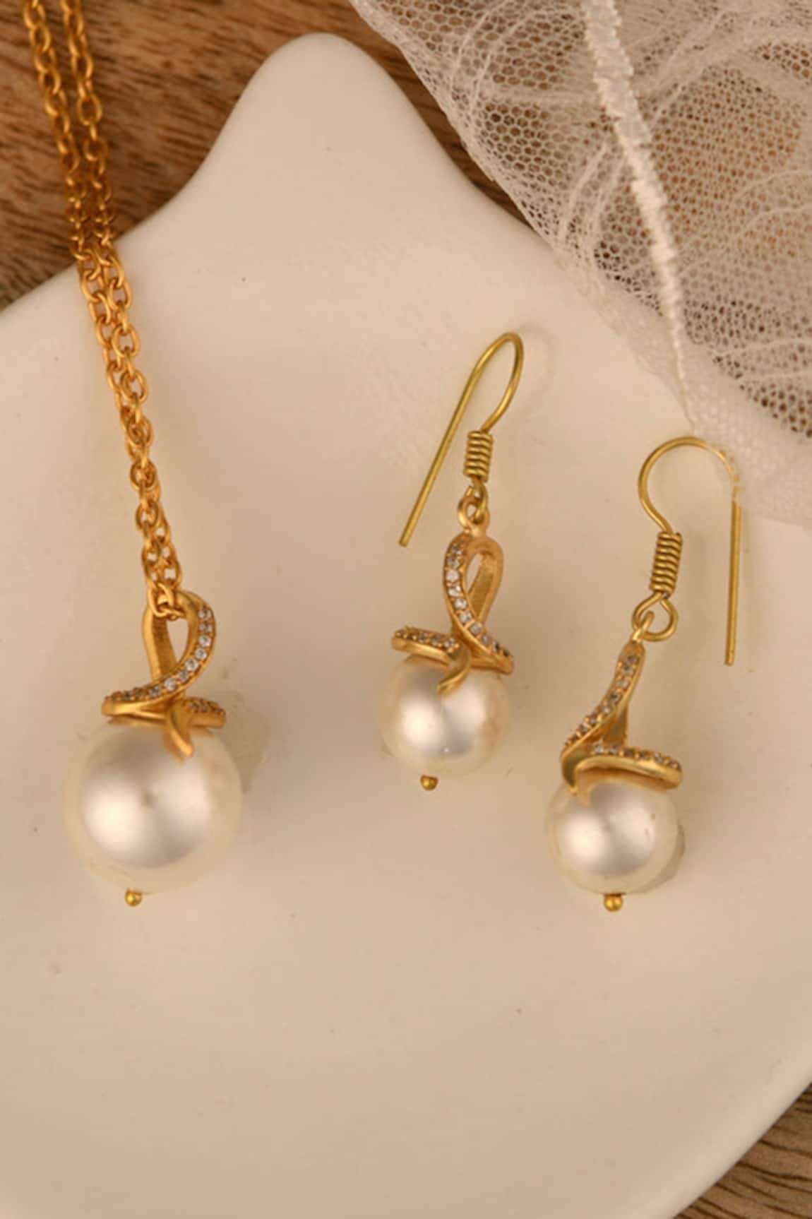 Totapari Zircon Studded Pearl Drop Pendant Necklace Set