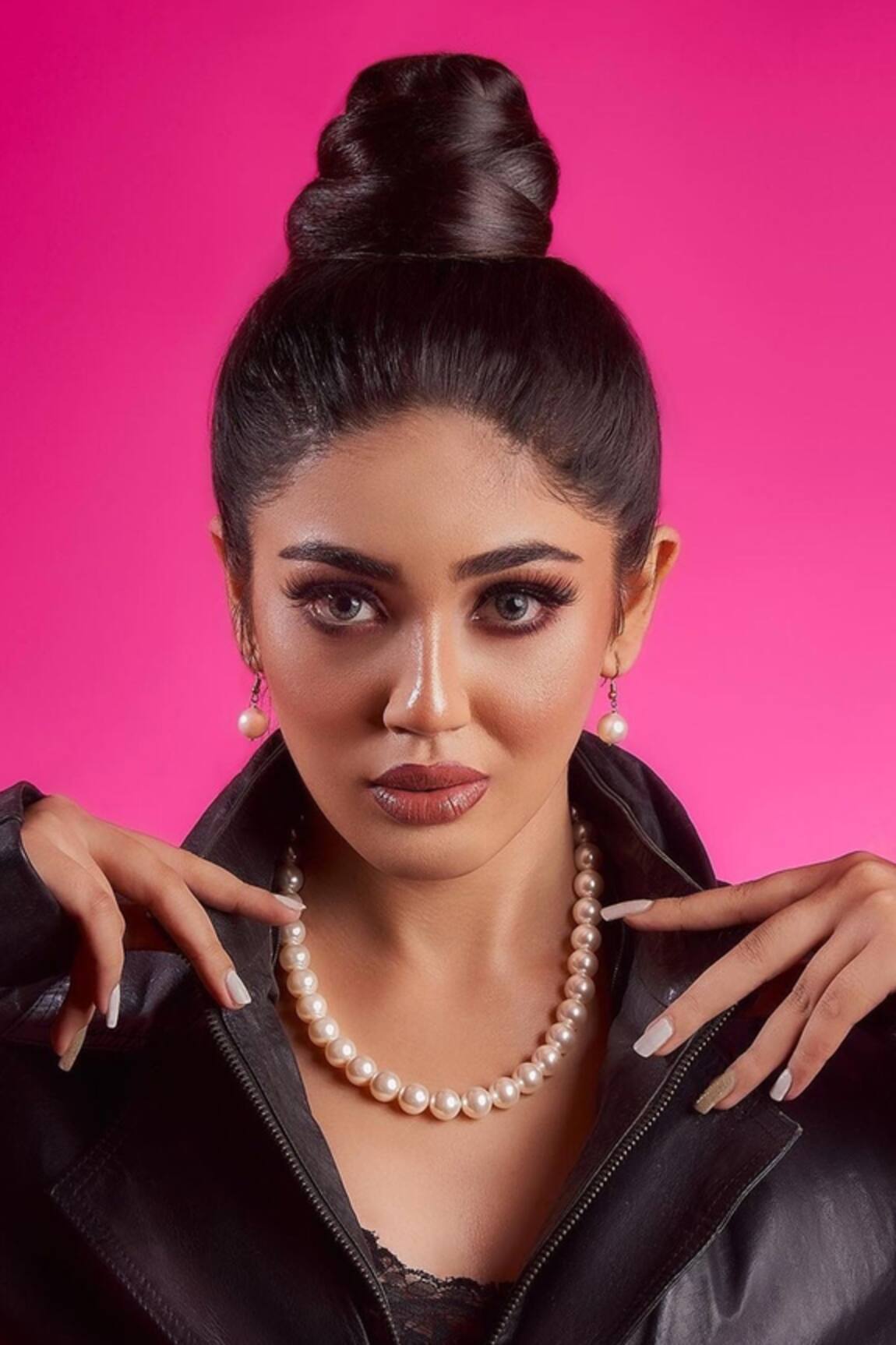 Totapari Queen Pearl Embellished Necklace Set