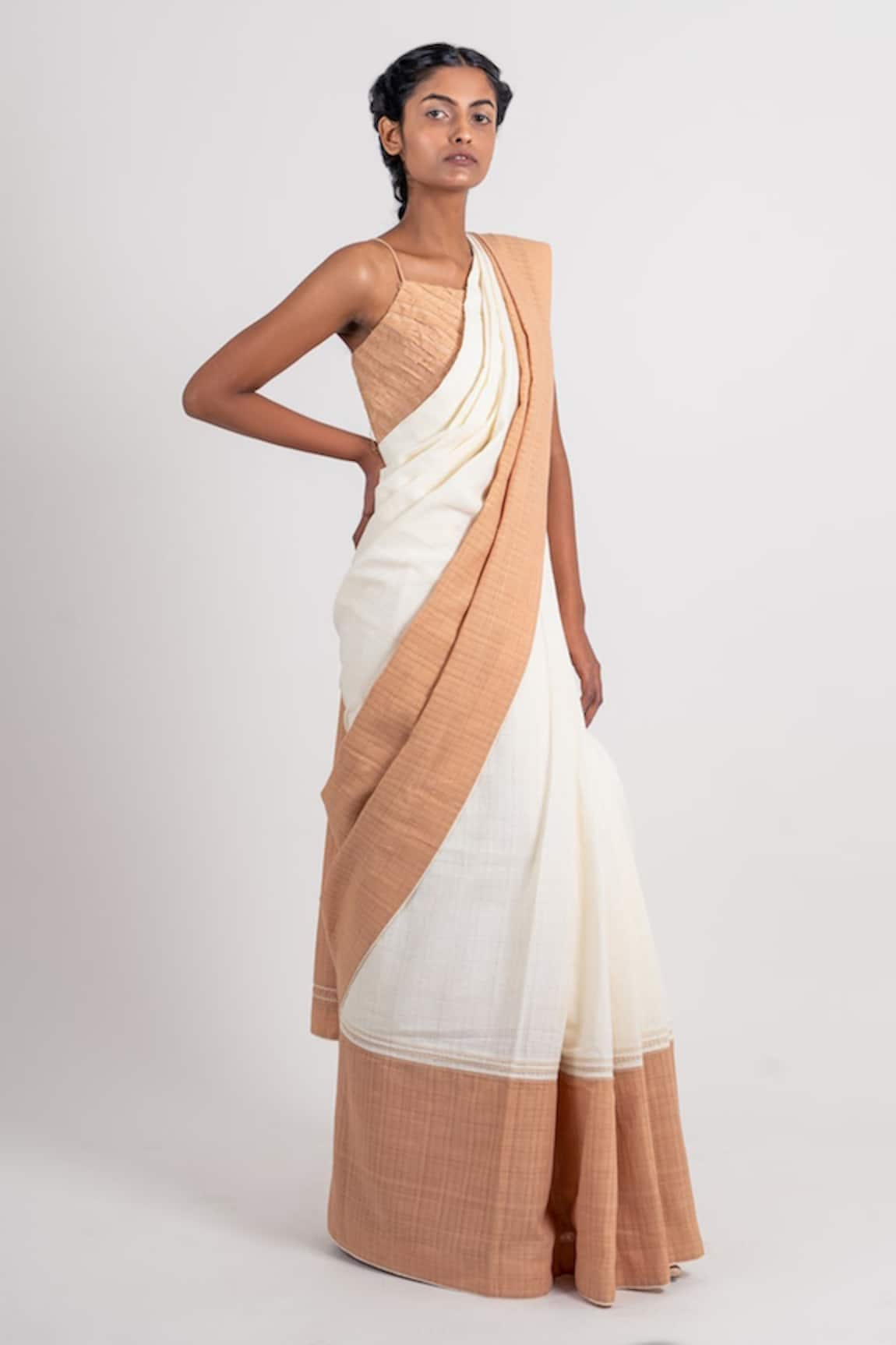 AHMEV Contrast Border Saree