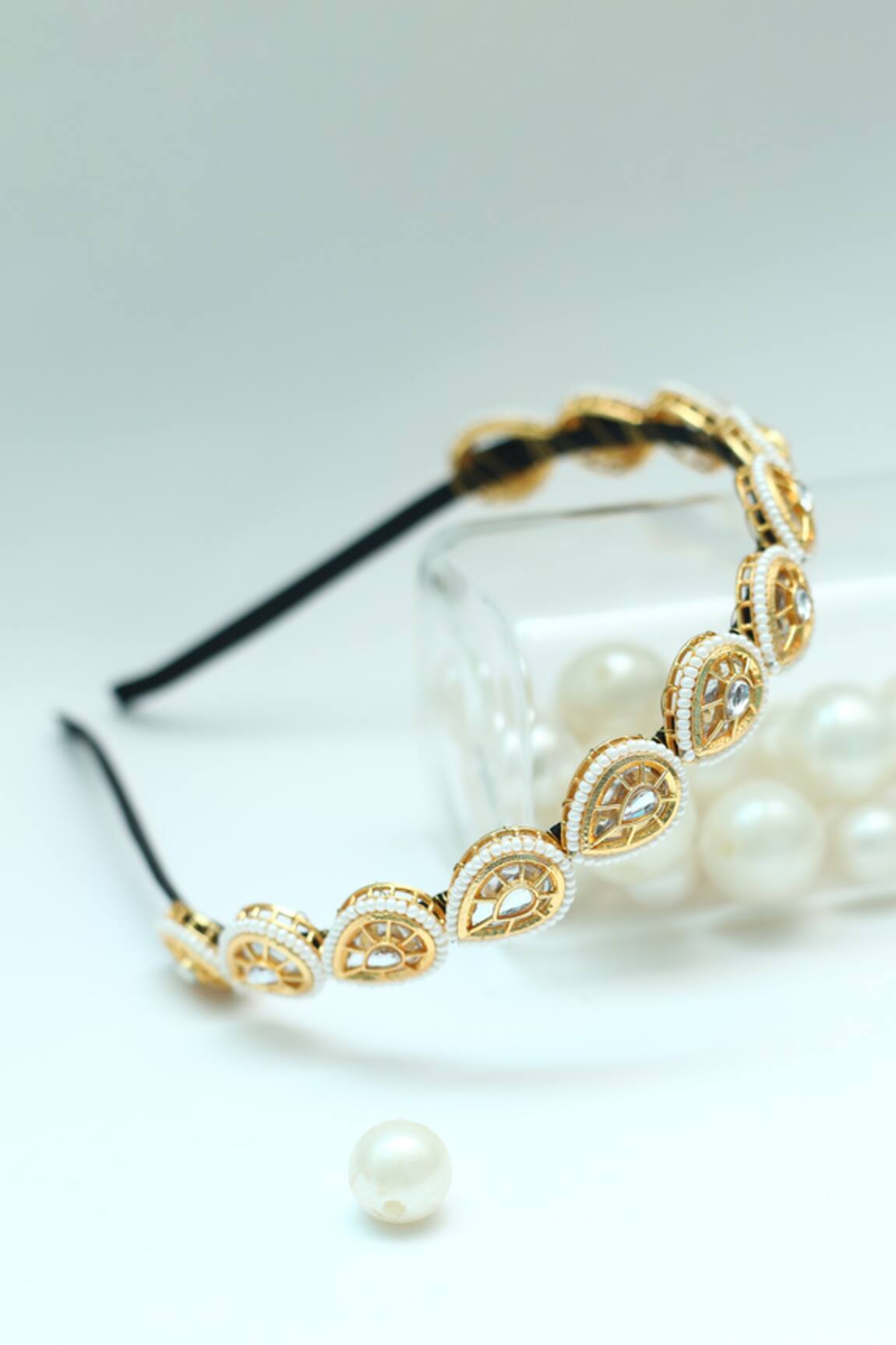 Foot Fuel Embellished Teardrop Broach Hairband 