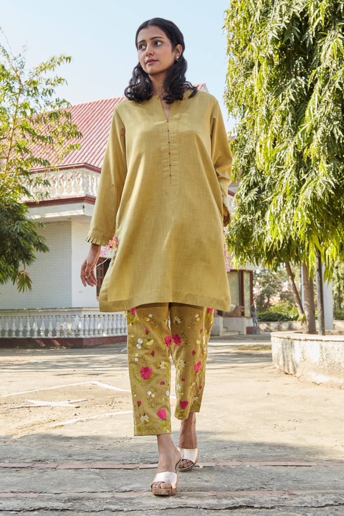 BO Tree Kurta With Floral Embroidered Pant