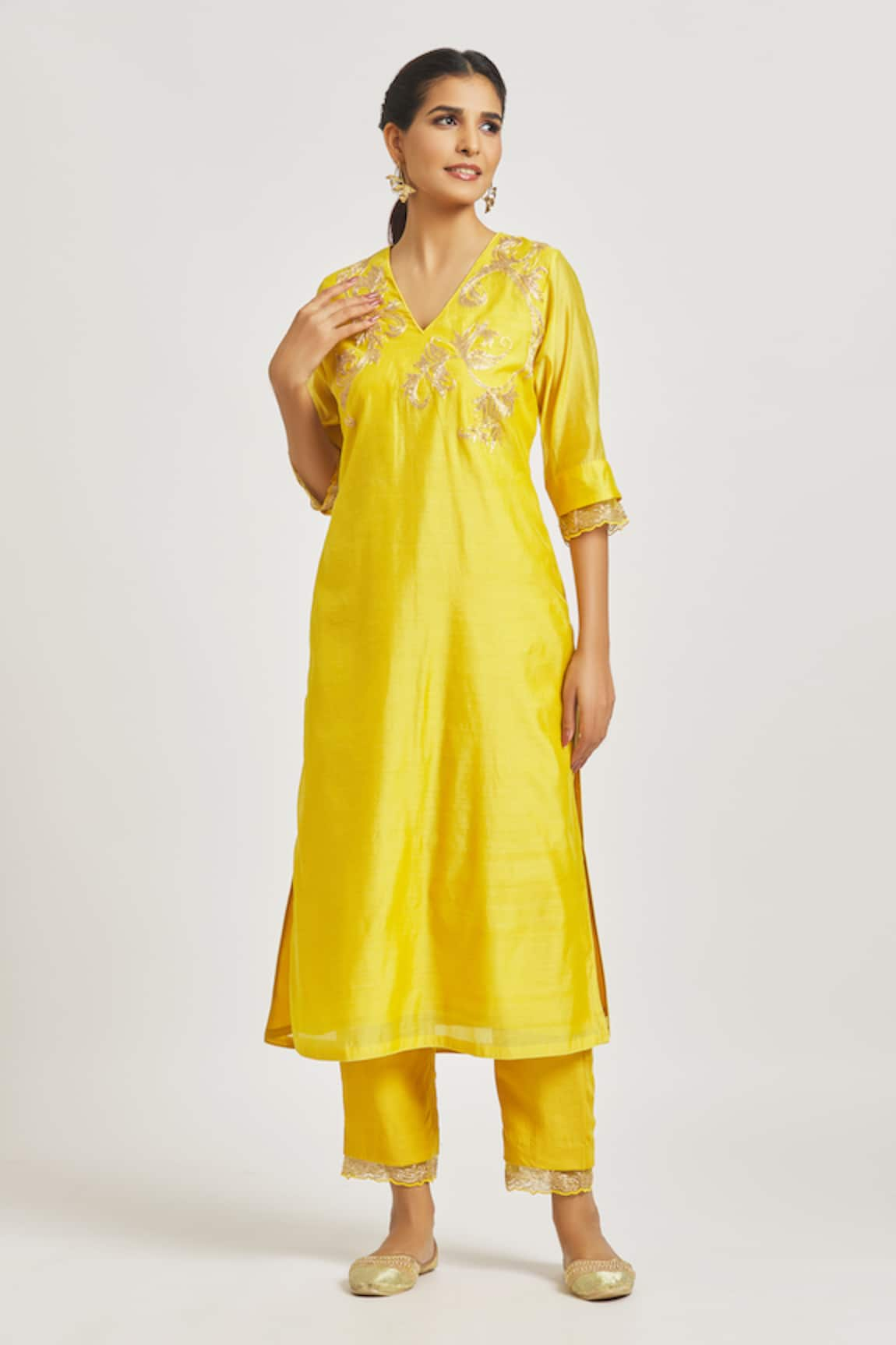 Asaga Placement Embroidered Kurta & Pant Set