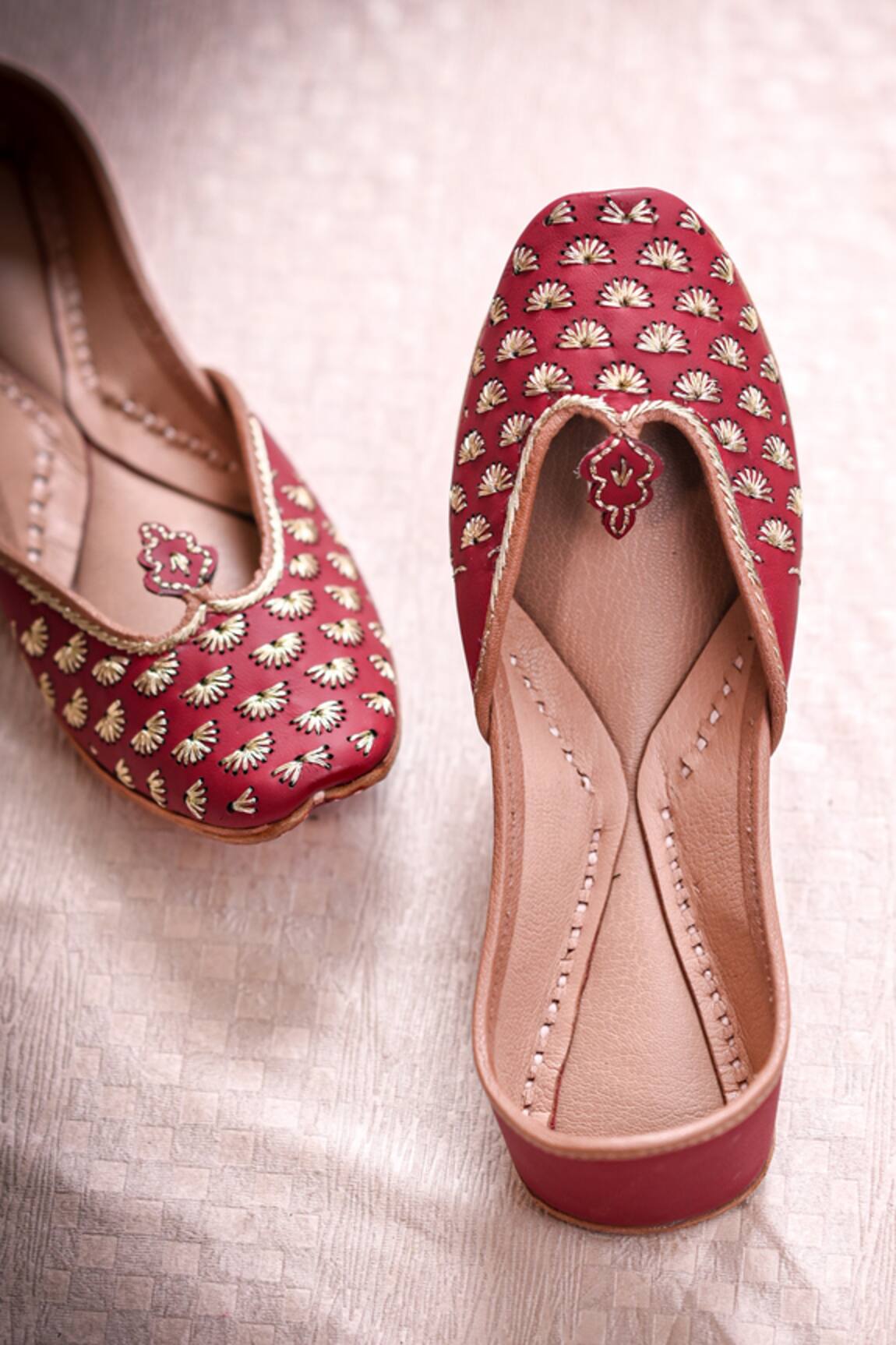 House Of Kosha Rajwada Zari Hand Embroidered Juttis 