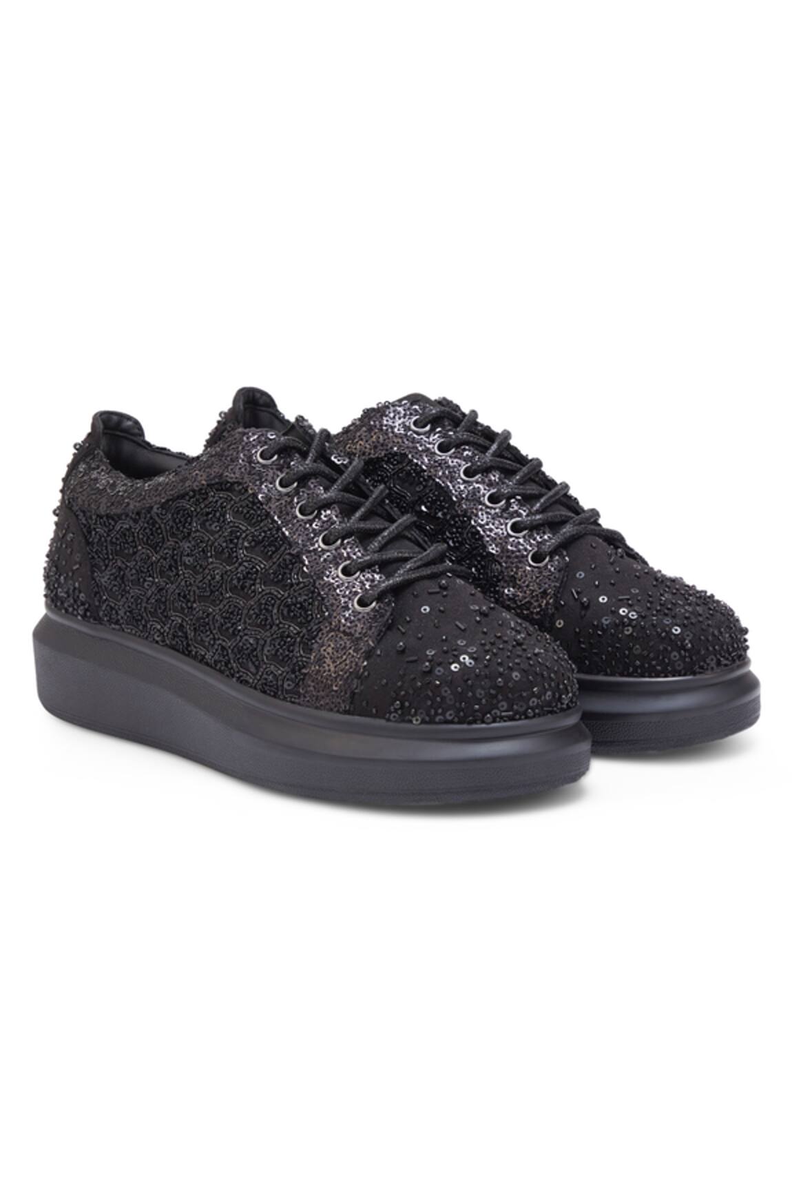 Anaar Pinot Noir Embroidered Sneakers