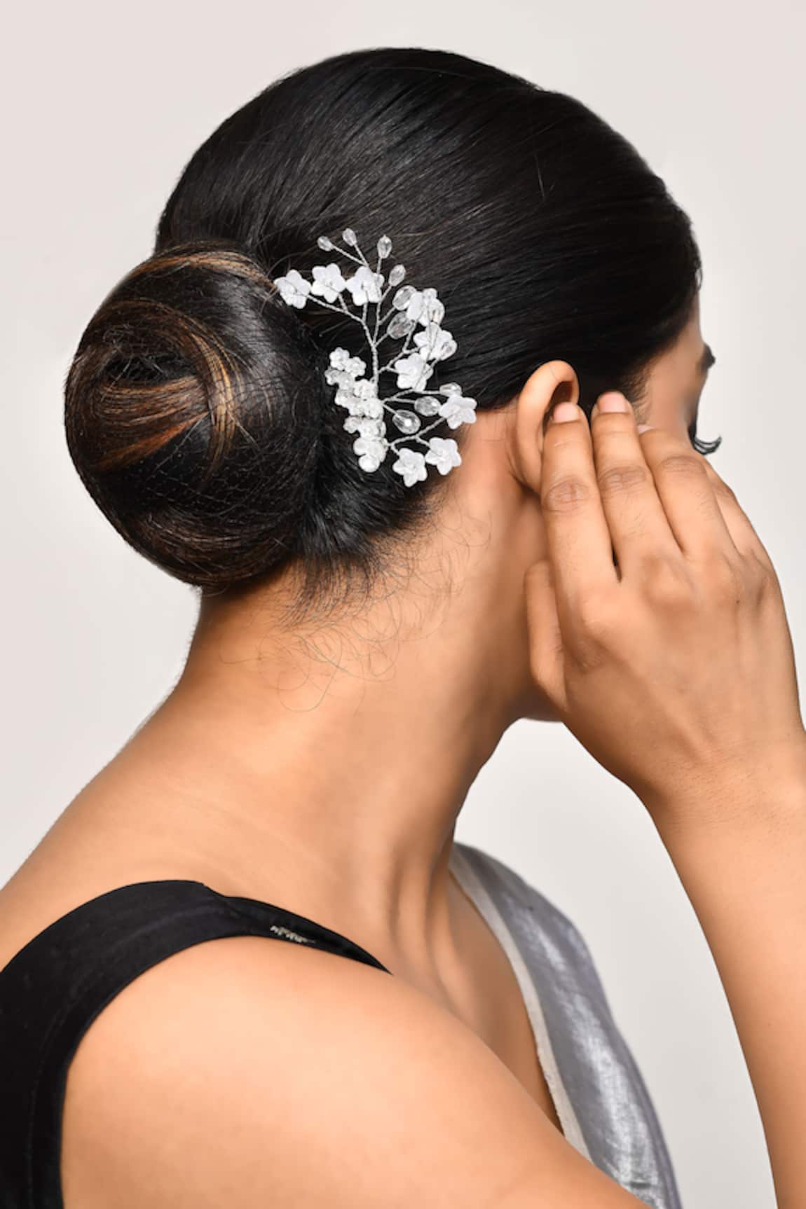 Nayaab by Aleezeh Floral Crystal Embellished Comb Hairpin