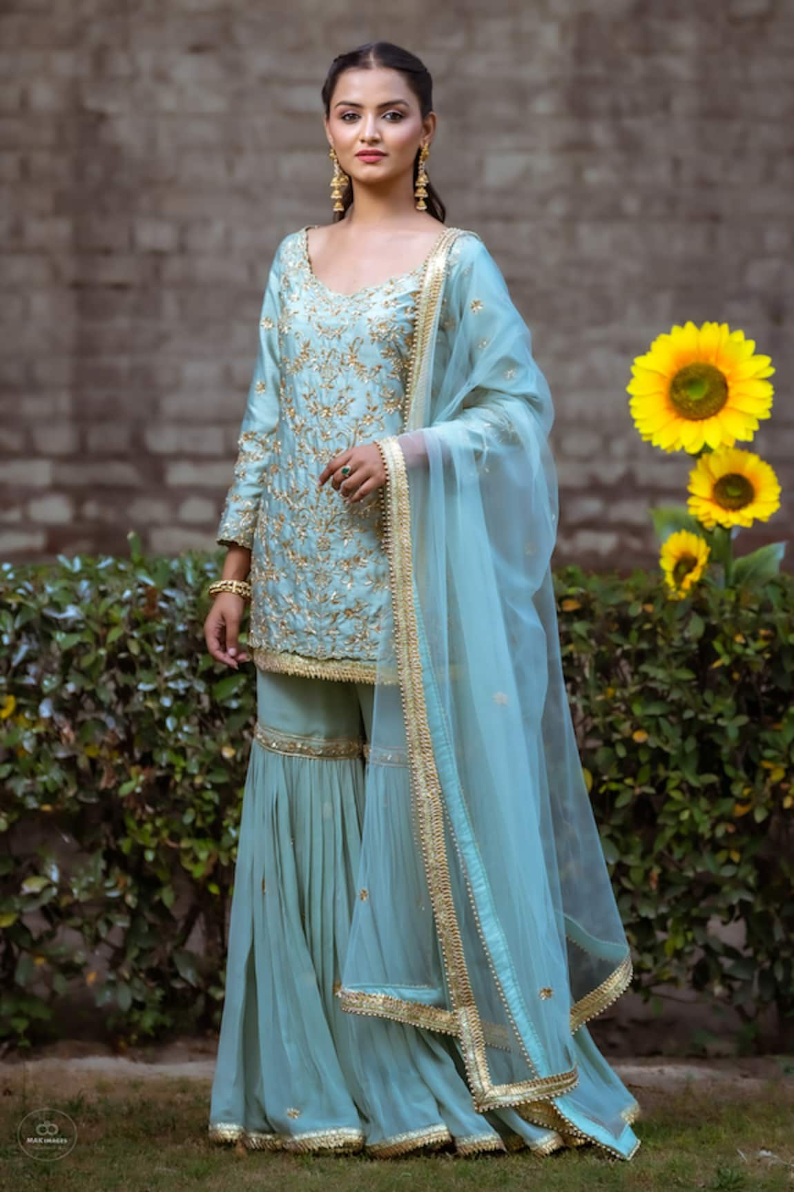 Sangeeta Swati Zardozi Embroidered Kurta Set