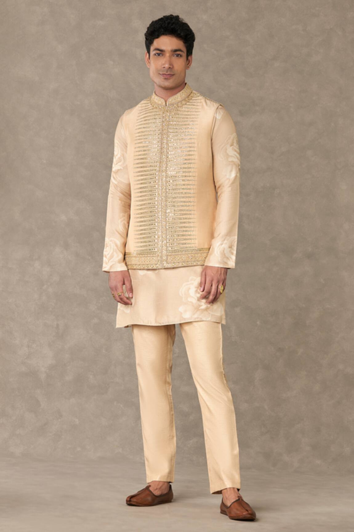 Masaba Trikone Embroidered Bundi Kurta Set
