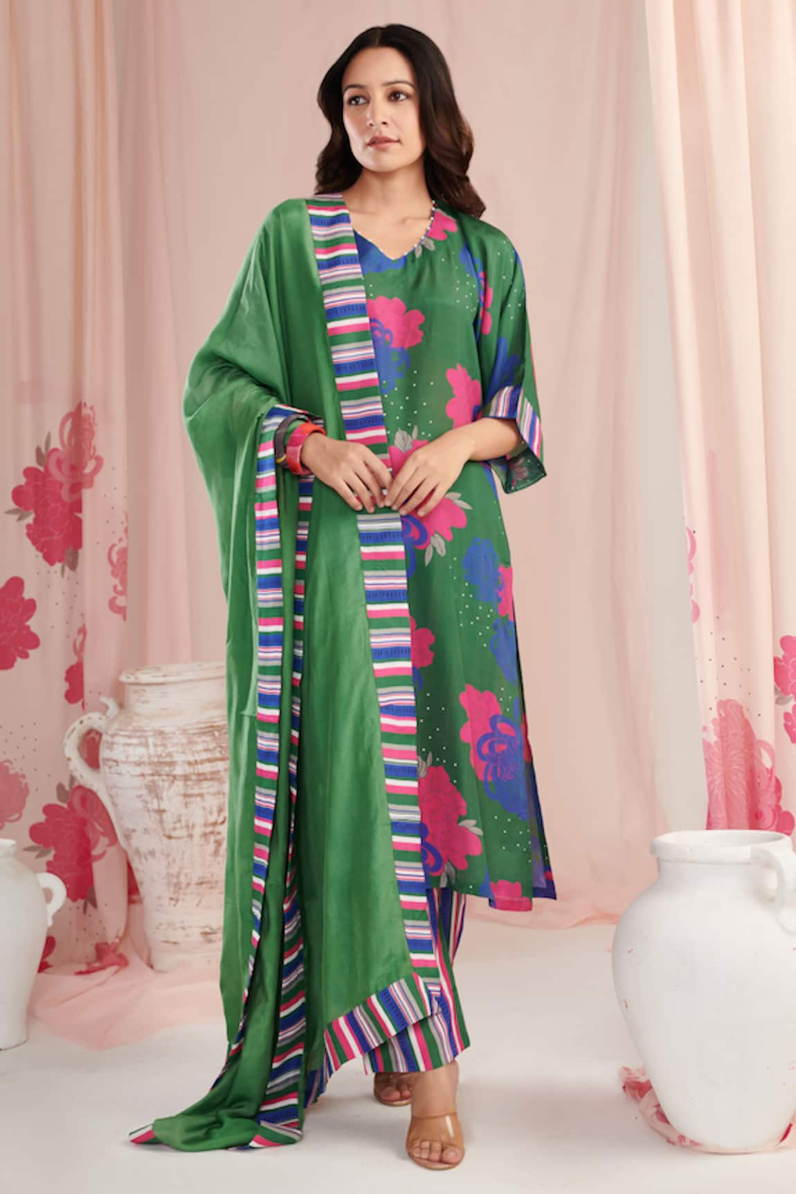 Negra Elegante Floral Print Kurta Pant Set