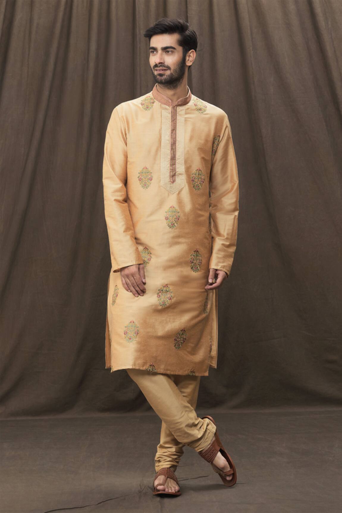 Samyukta Singhania Floral Embroidered Kurta Set 