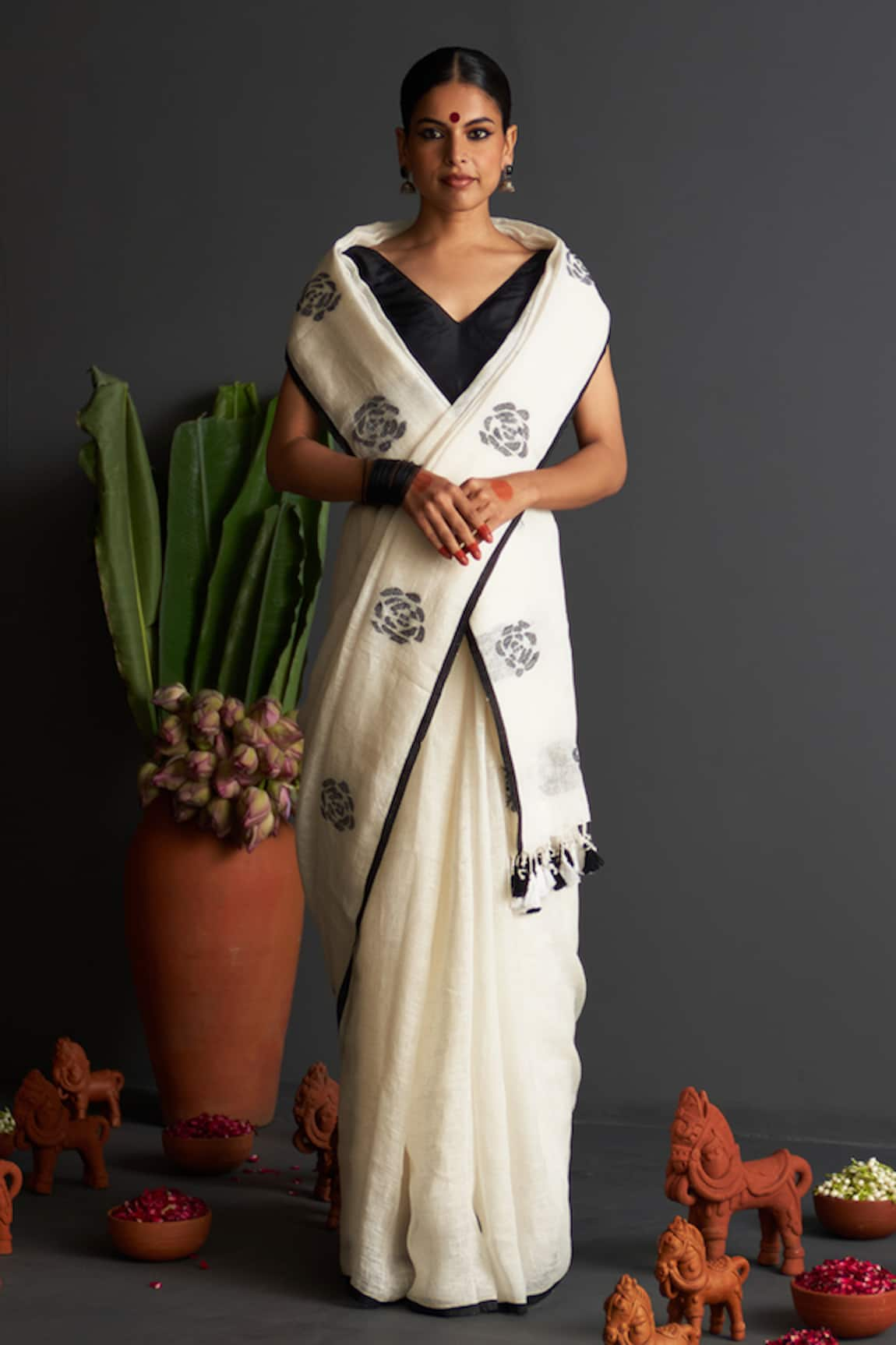 FIVE POINT FIVE Nasreen Roseate Woven Linen Saree With Running Blouse