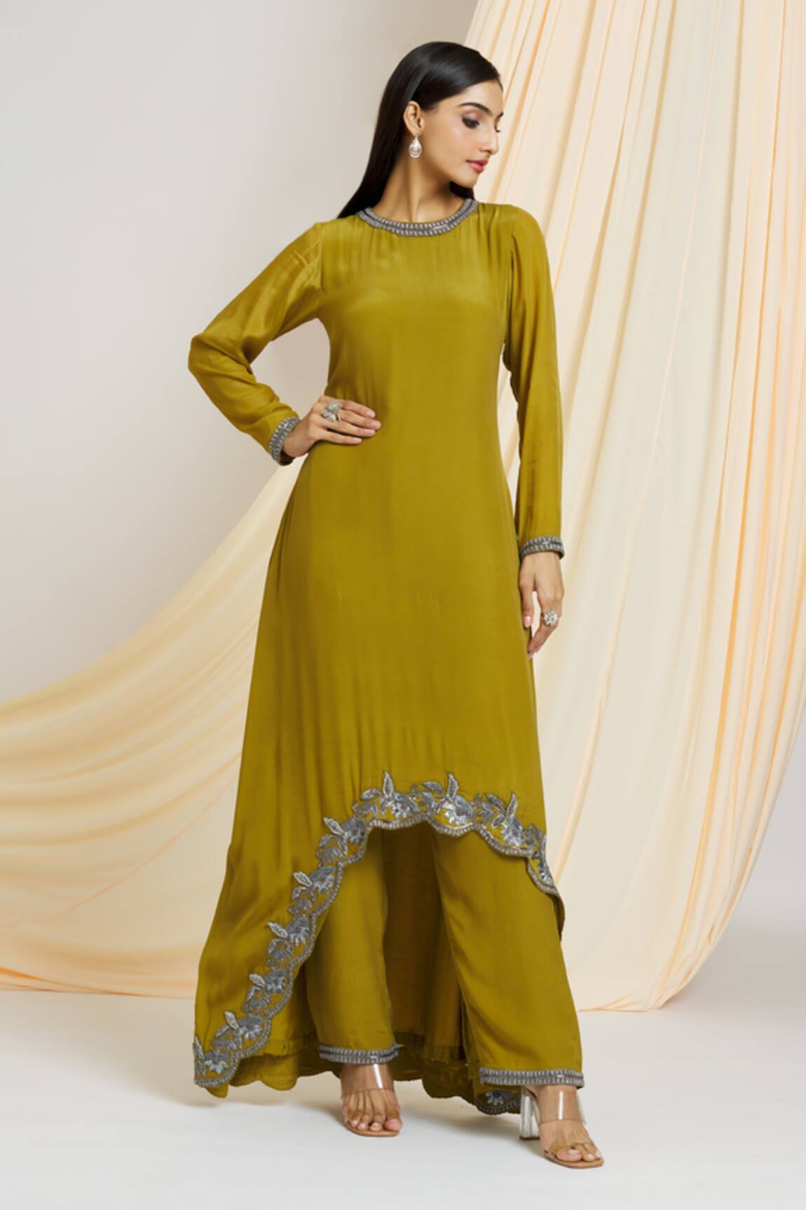 28 Threads Asymmetric Kurta With Pant