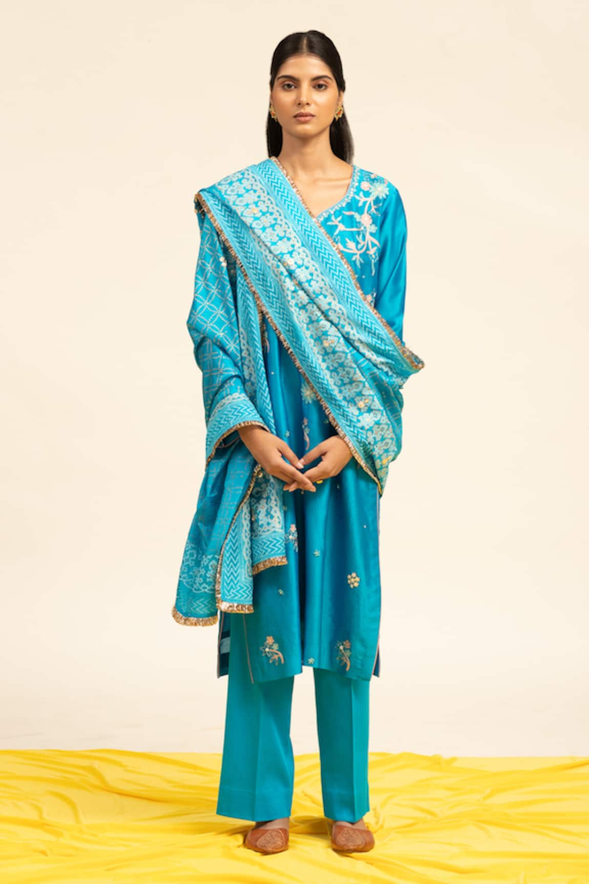 Shetab Kazmi Aari Embroidered Kurta Pant Set