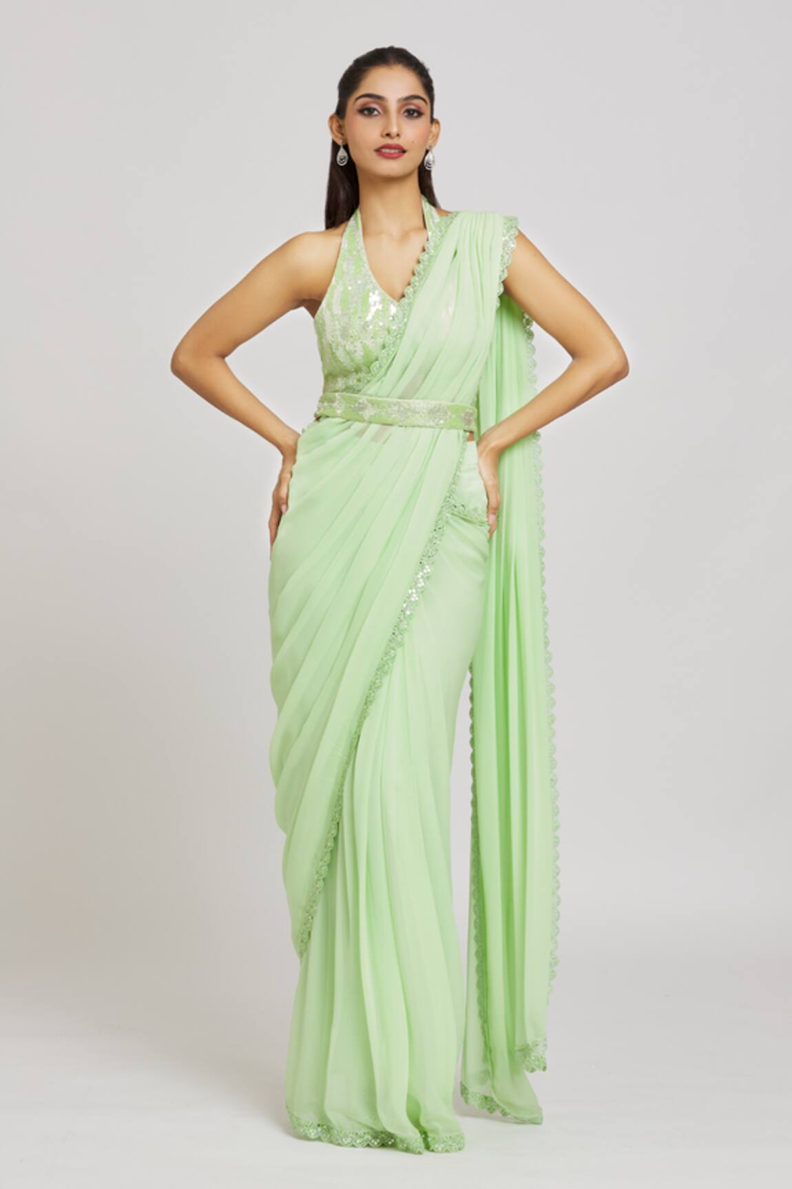 Nitisha Kashyap Official Embroidered Border Saree With Blouse 