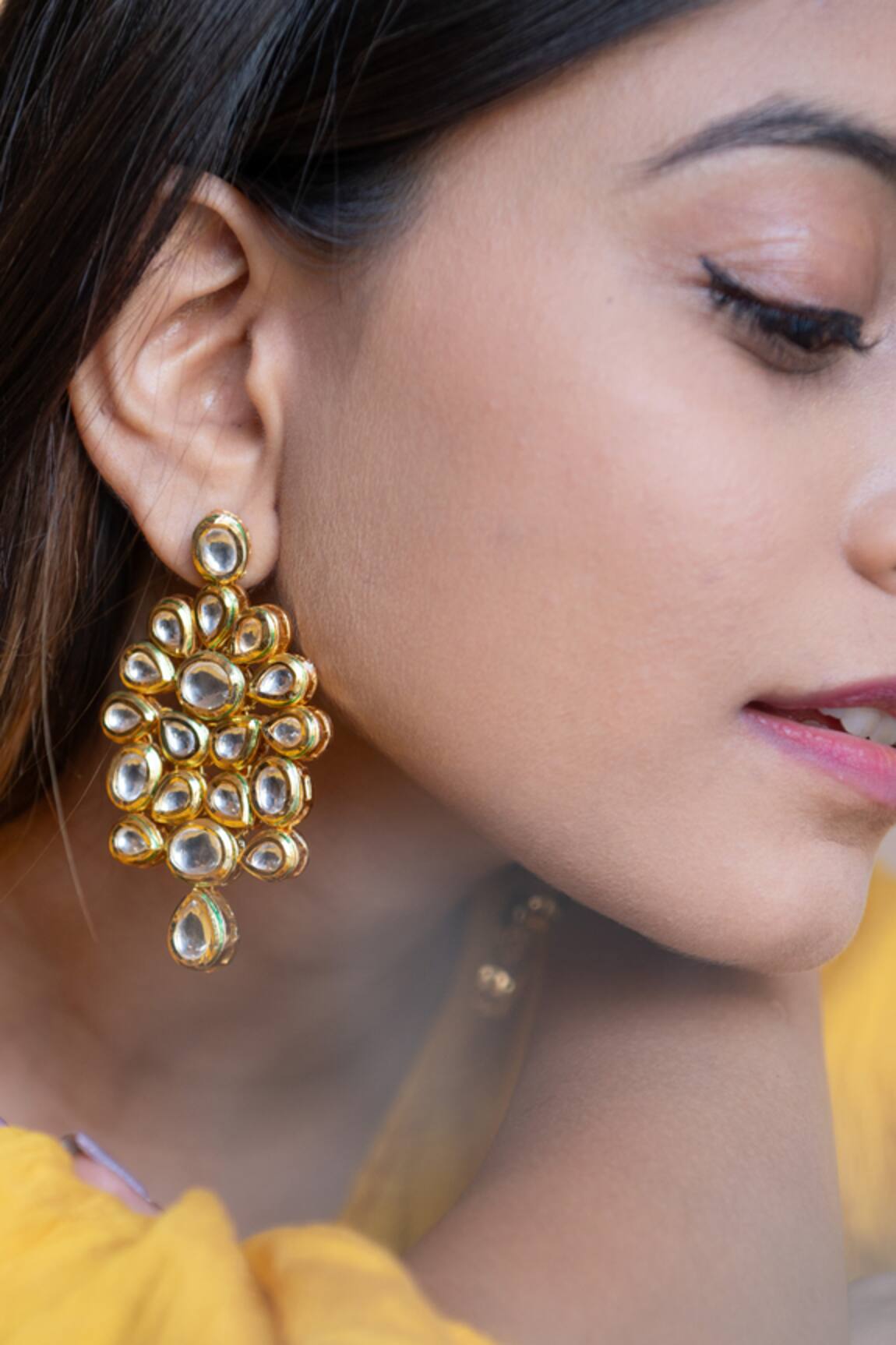 Do Taara Kundan Embellished Floral Pattern Earrings 