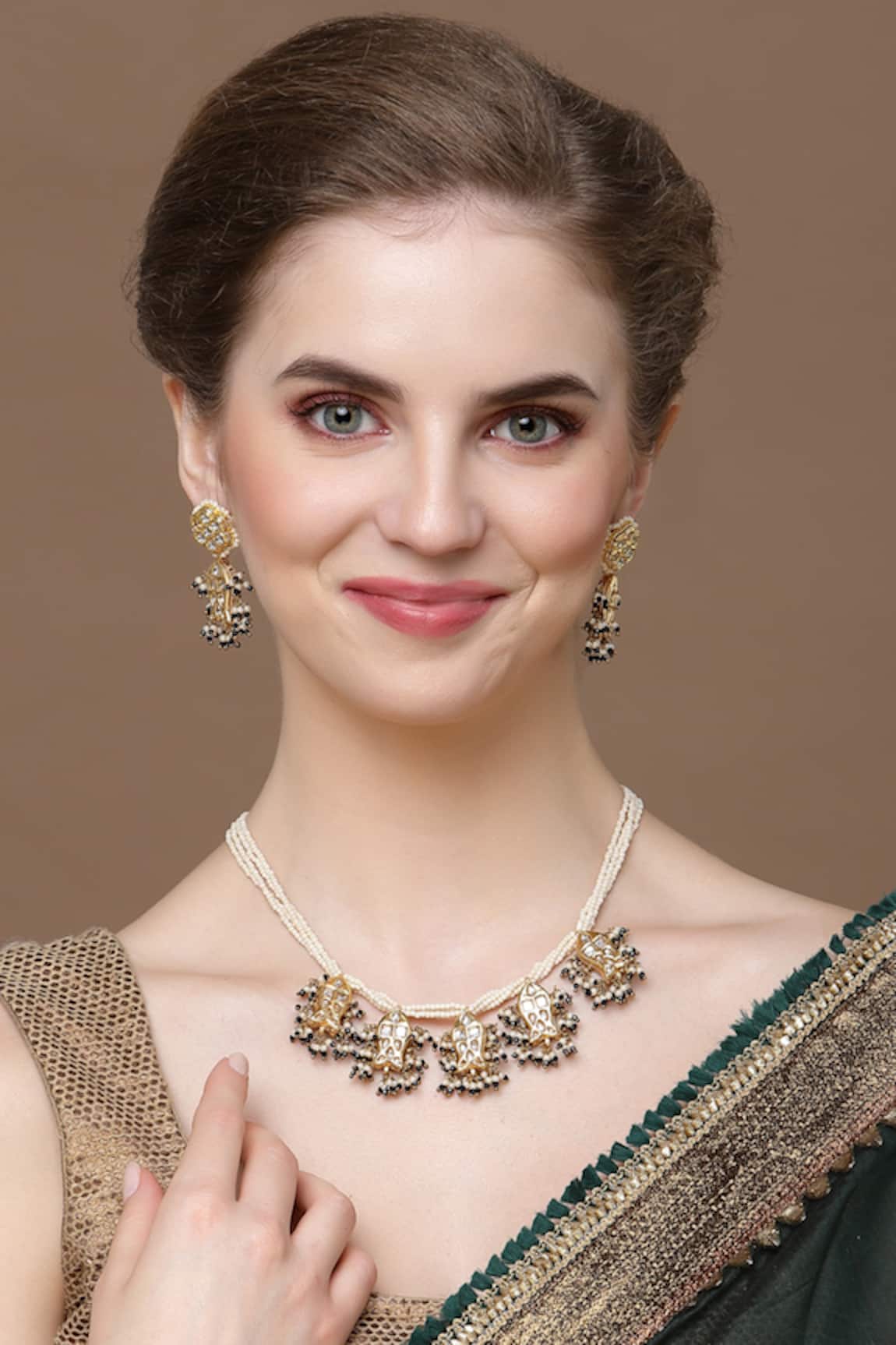 Dugran By Dugristyle Stone Studded Pendant Necklace Set 
