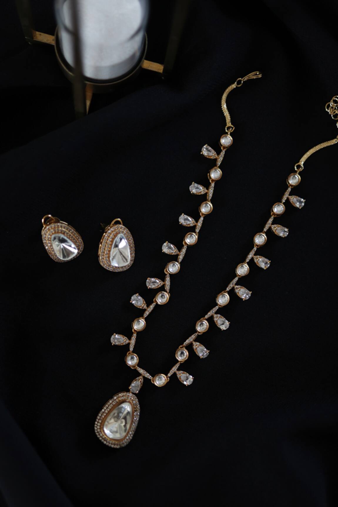 Do Taara Victorian Polki Embellished Necklace Set