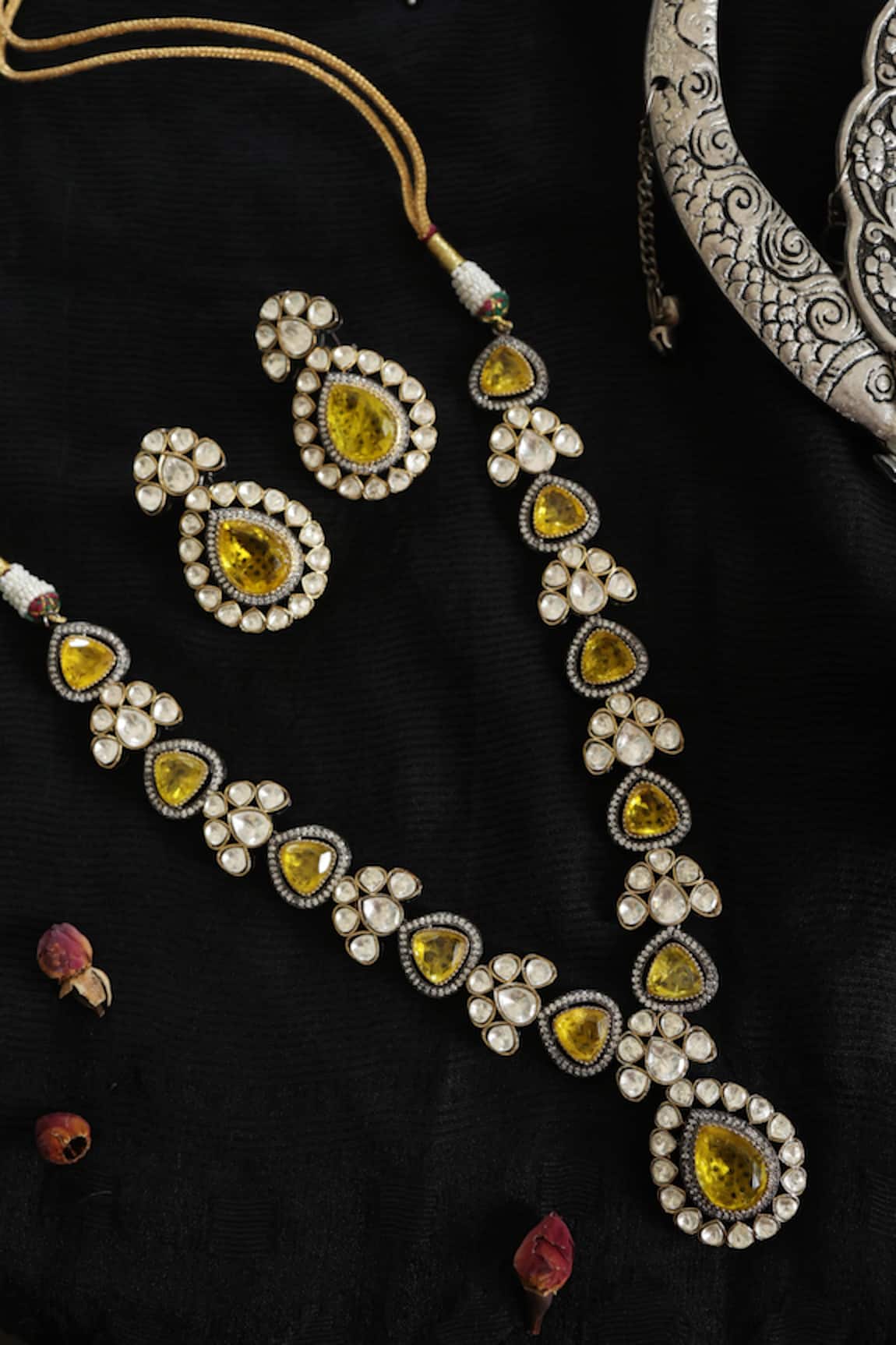 Do Taara Polki Embellished Pendant Necklace Set