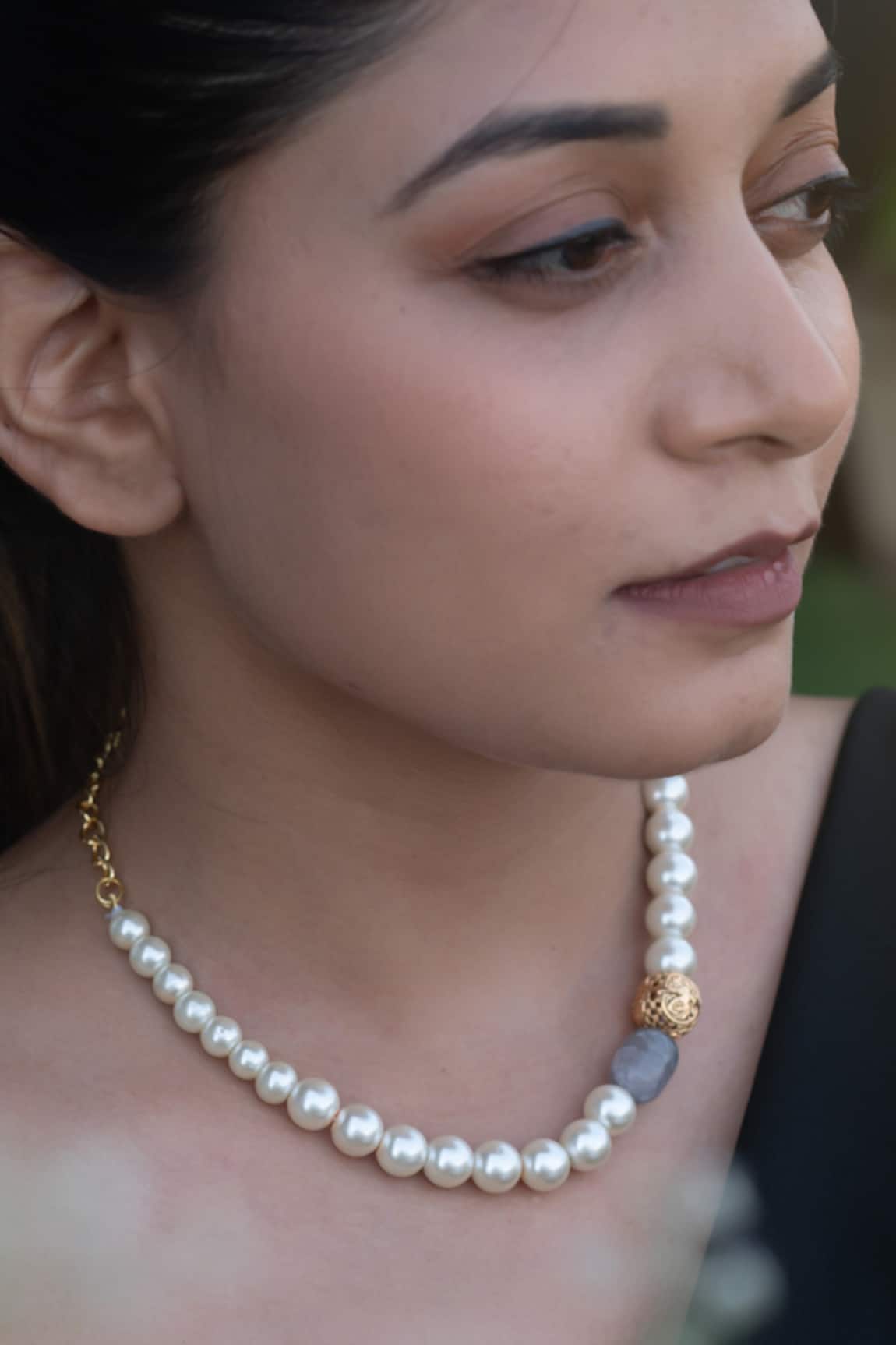 Do Taara Freshwater Pearl Embellished Necklace