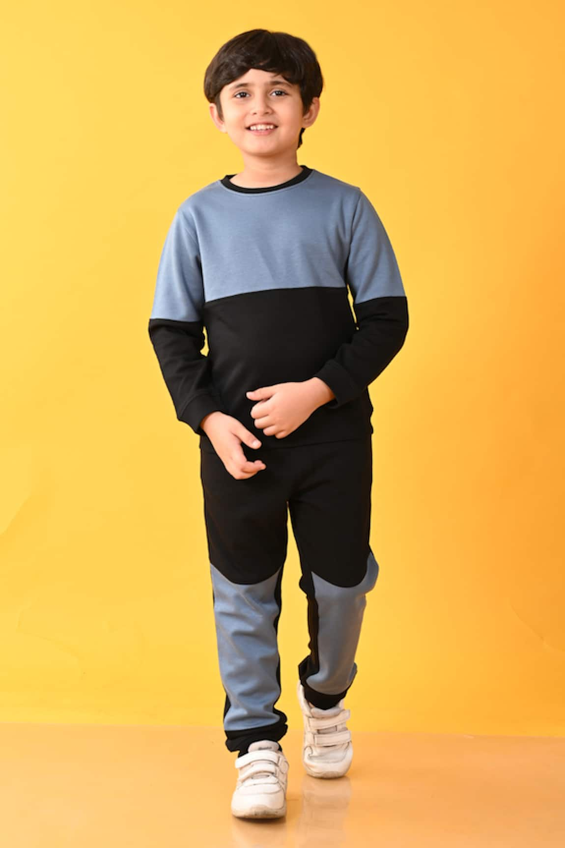 Anthrilo Round Neck Sweatshirt & Jogger Pant Set