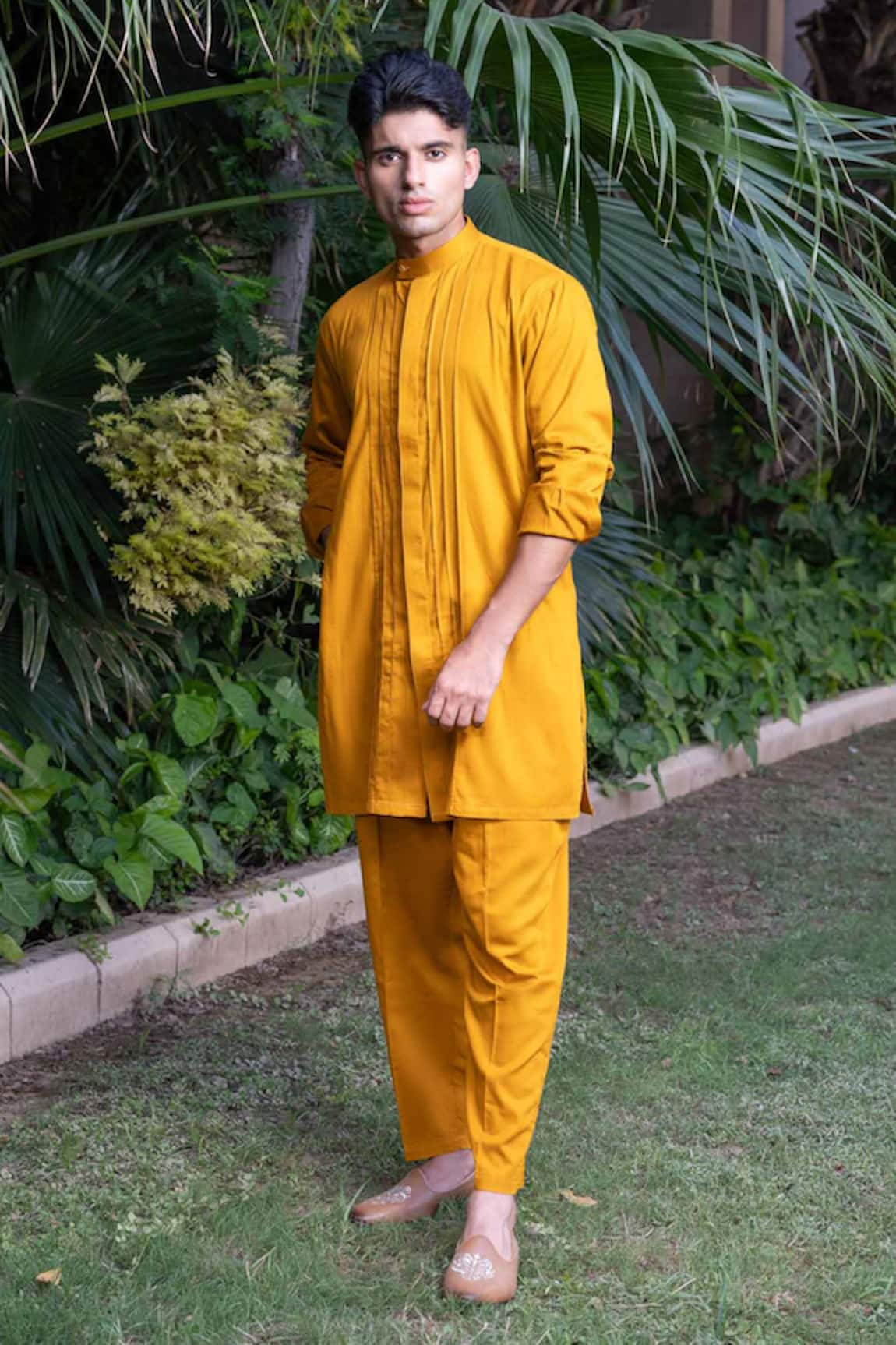 Ekavira Sunheri Striped Mandarin Collar Kurta Set