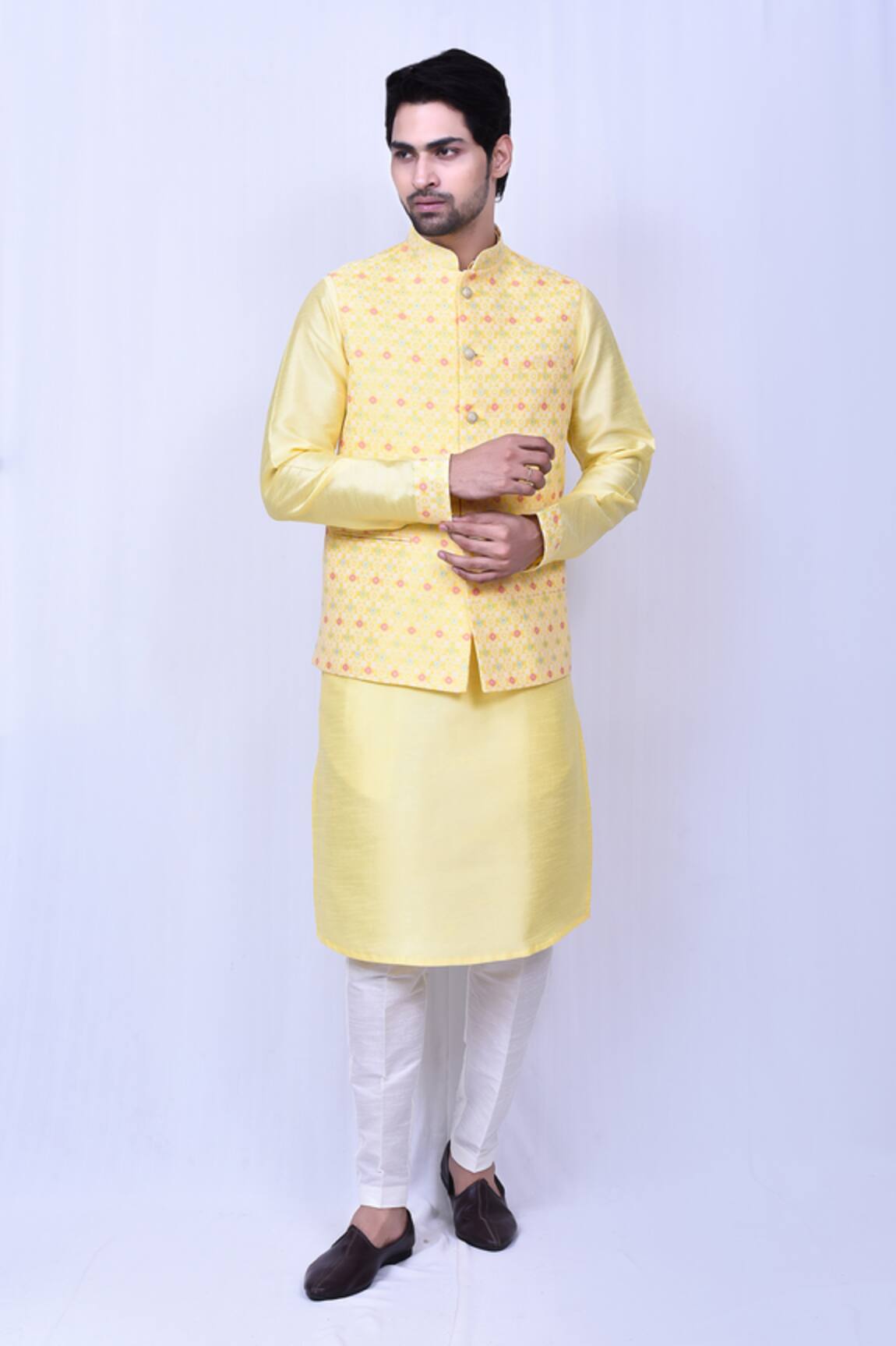 Arihant Rai Sinha Floral Thread Work Bundi Kurta Set 