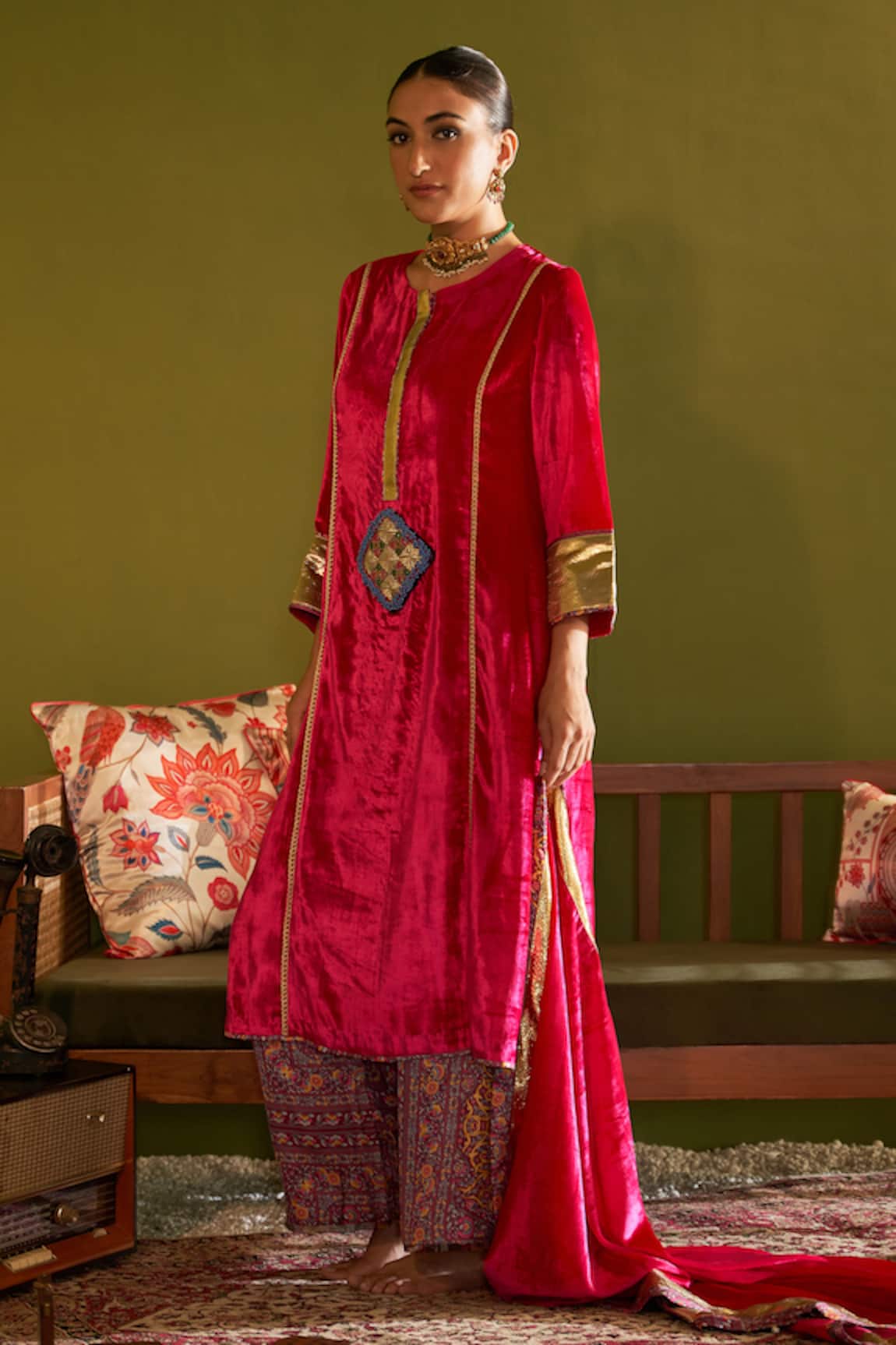 Sage Saga Ruhani Gulab Floral Print Kurta Set With Shawl