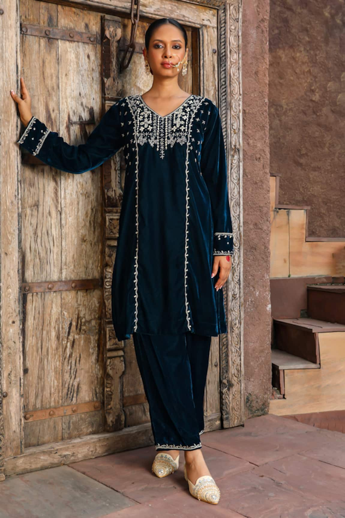 House of Chikankari Velvet Thread Embroidered Straight Kurta & Pant Set