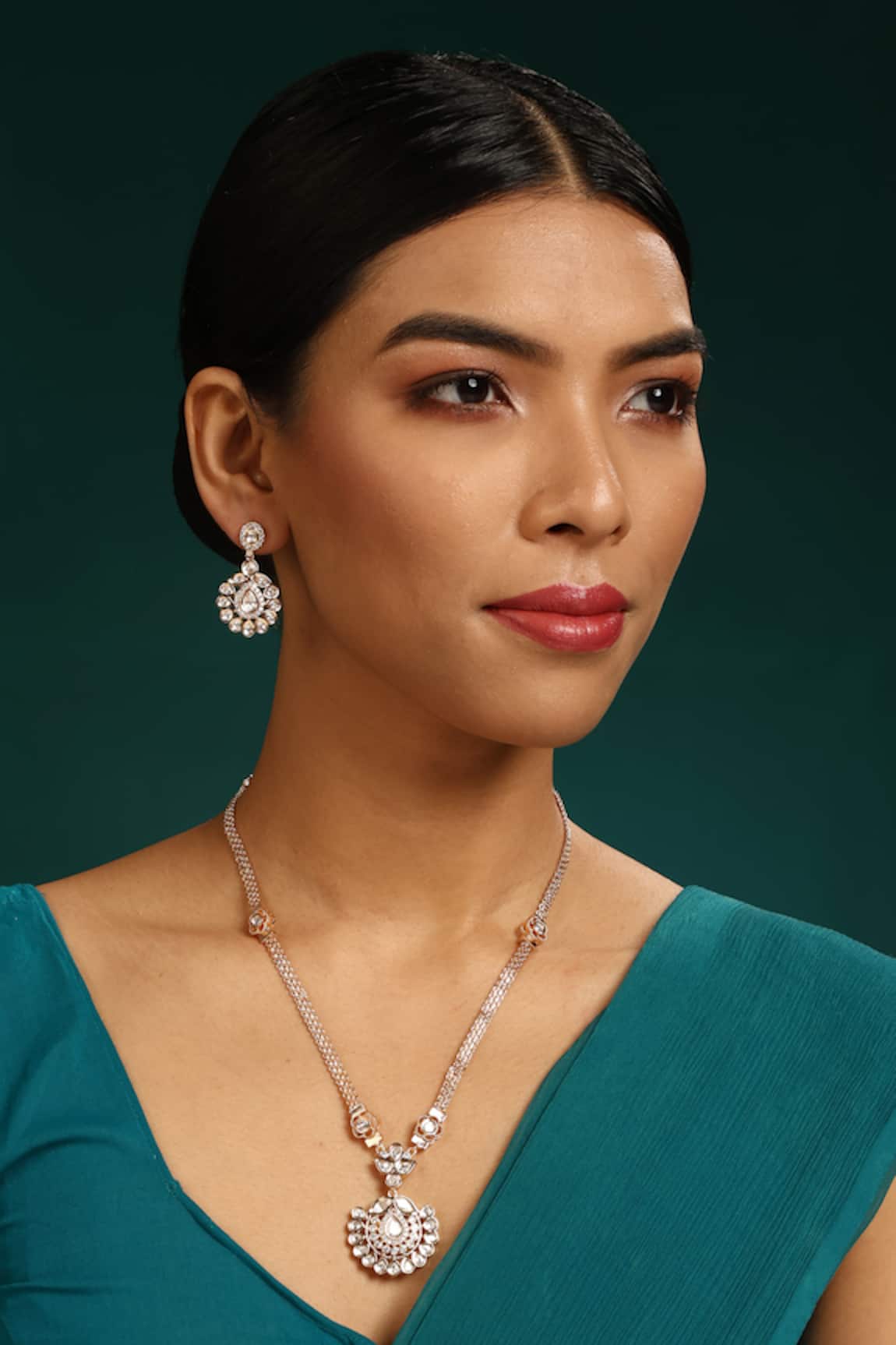 Minaki Embellished Pendant Necklace Set 
