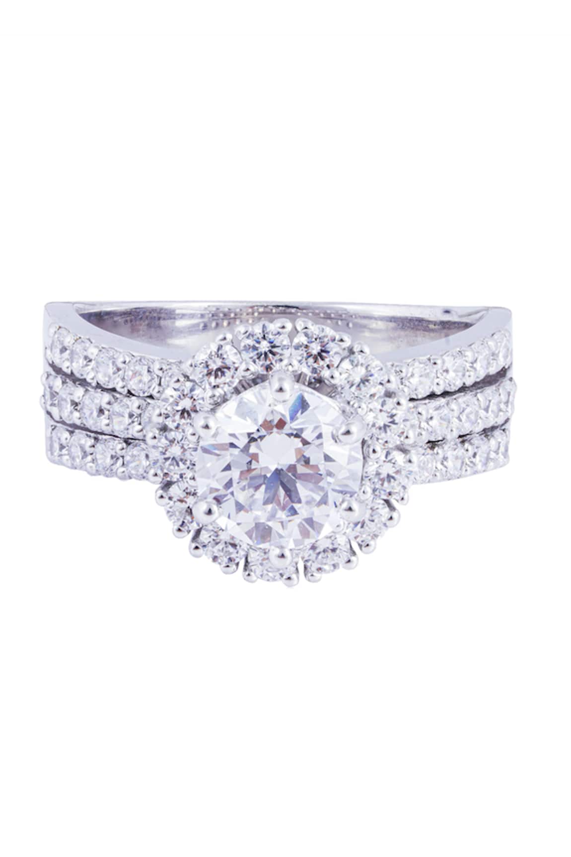 Prata Circular Solitaire Stone Embellished Ring