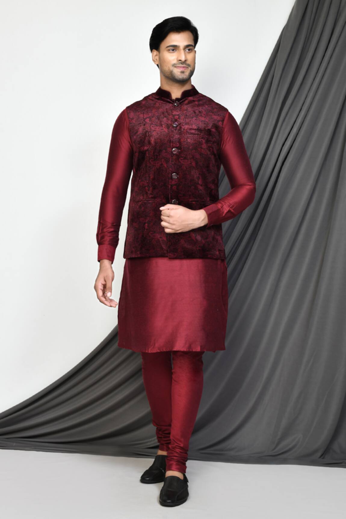 Aryavir Malhotra Maroon Velvet Paisley Pattern Bundi 