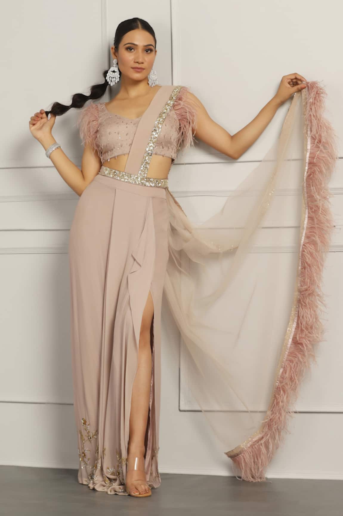 Meenagurnam Feather Hem Pre-Draped Saree With Blouse 